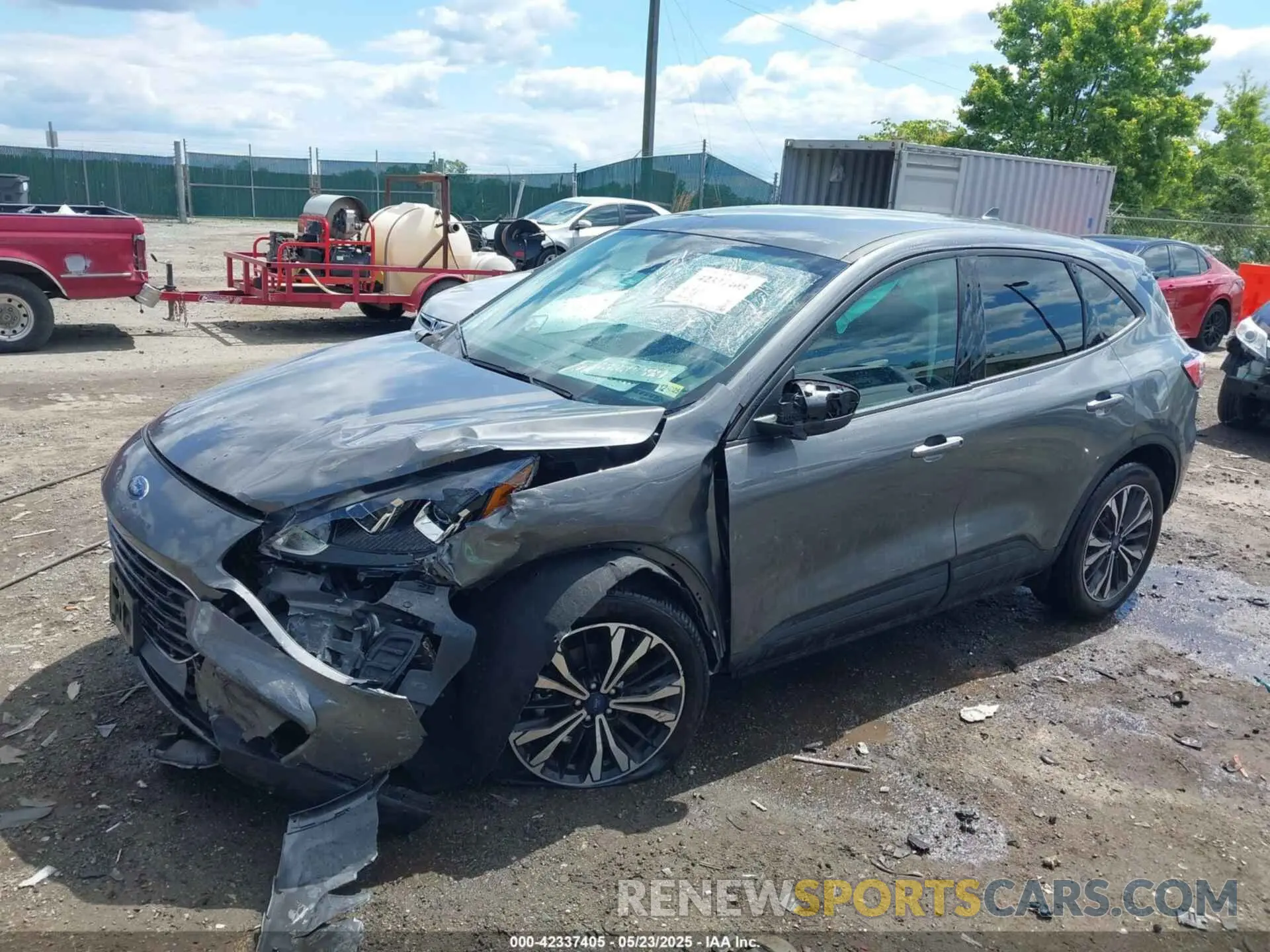 2 Photograph of a damaged car 1FMCU0G64NUB96239 FORD ESCAPE 2022