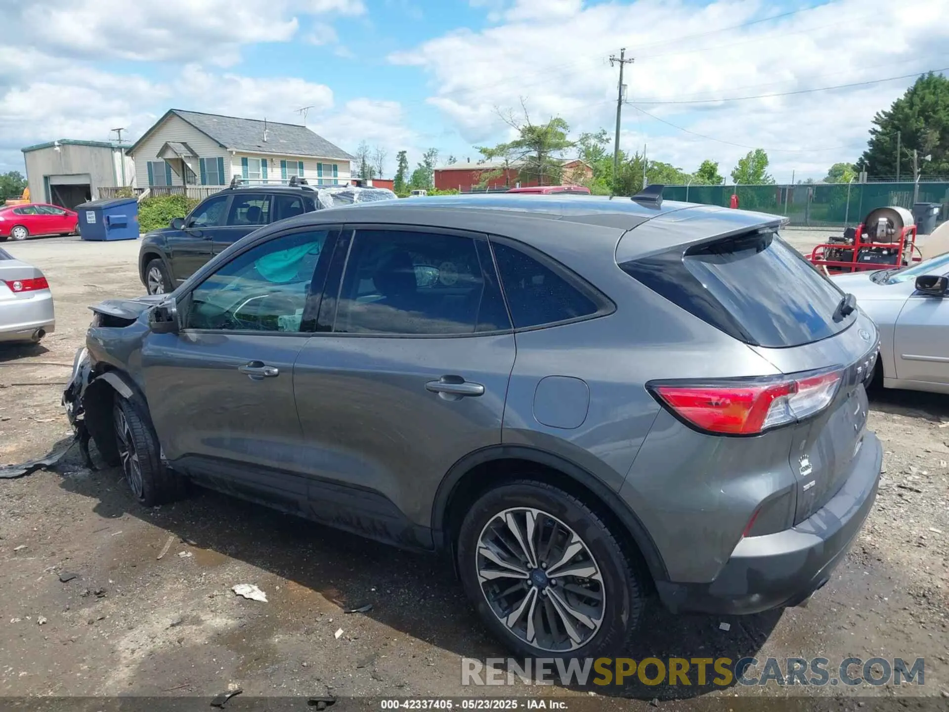 3 Photograph of a damaged car 1FMCU0G64NUB96239 FORD ESCAPE 2022
