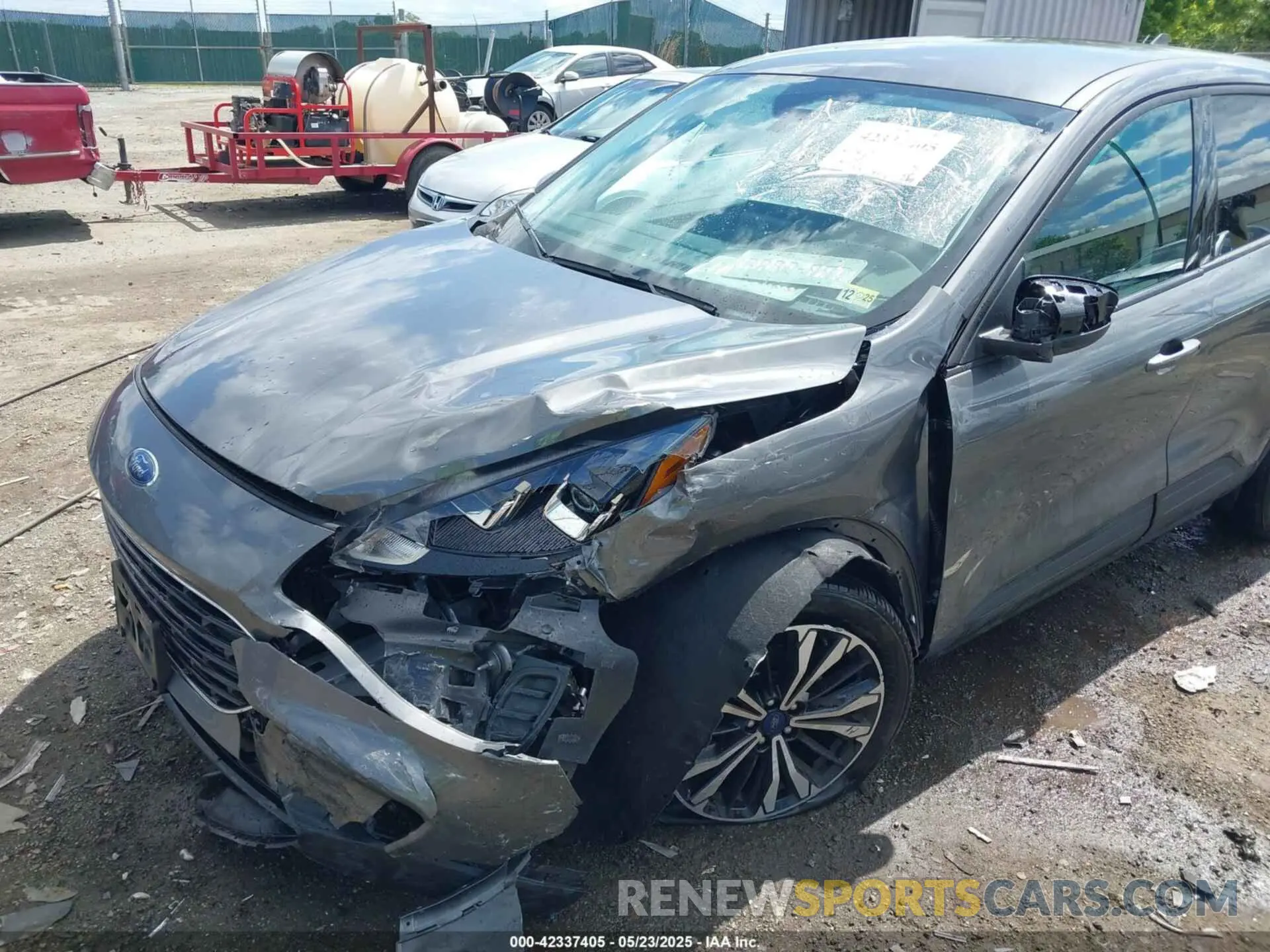 6 Photograph of a damaged car 1FMCU0G64NUB96239 FORD ESCAPE 2022