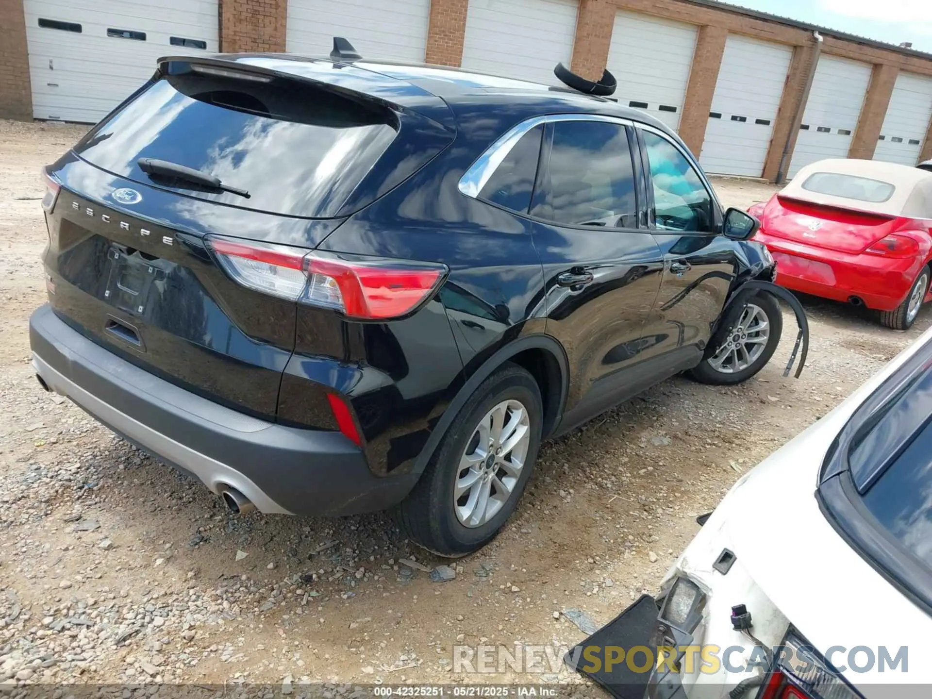 4 Photograph of a damaged car 1FMCU0G65NUA54496 FORD ESCAPE 2022