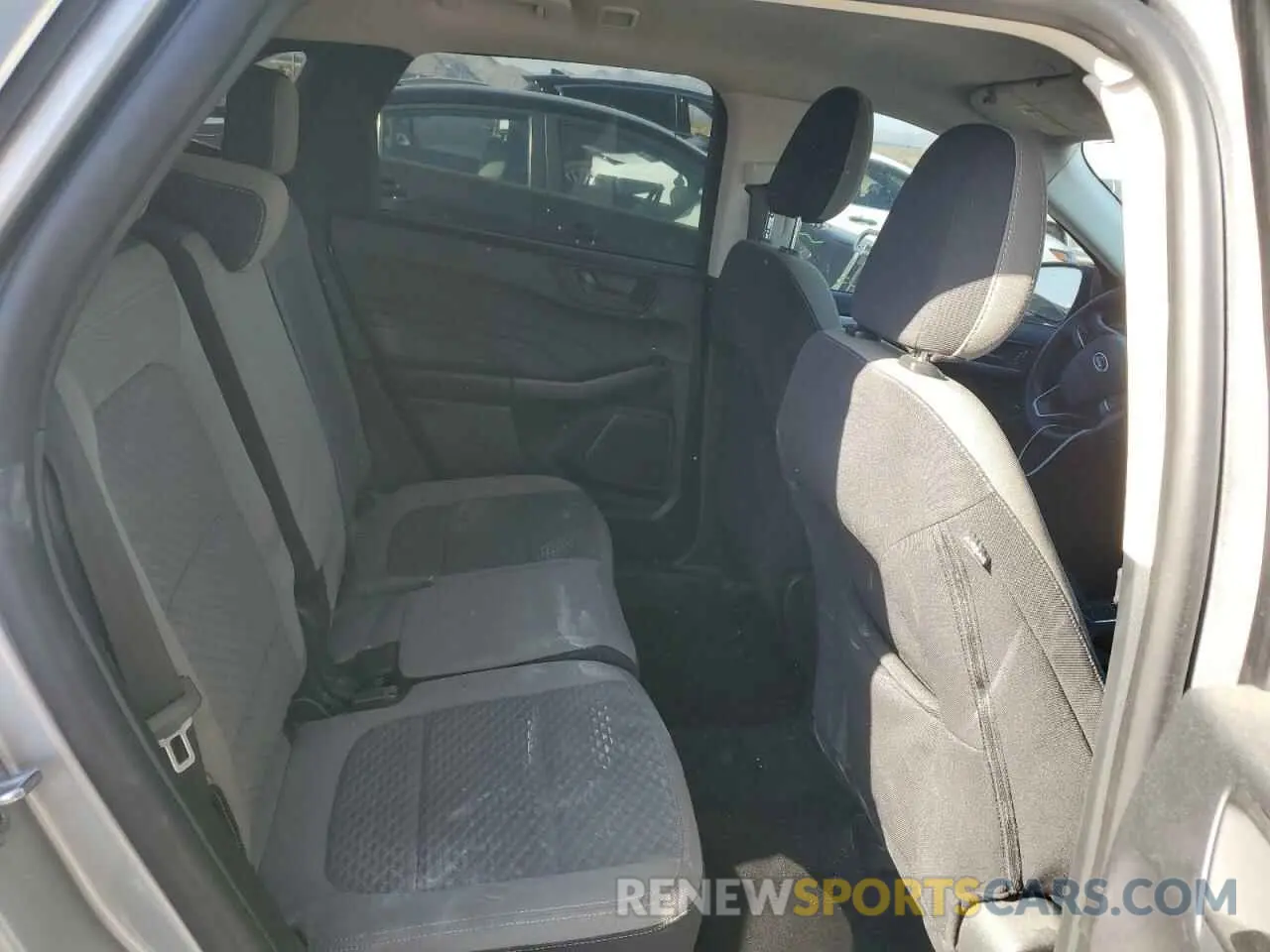 10 Photograph of a damaged car 1FMCU0G65NUB00120 FORD ESCAPE 2022