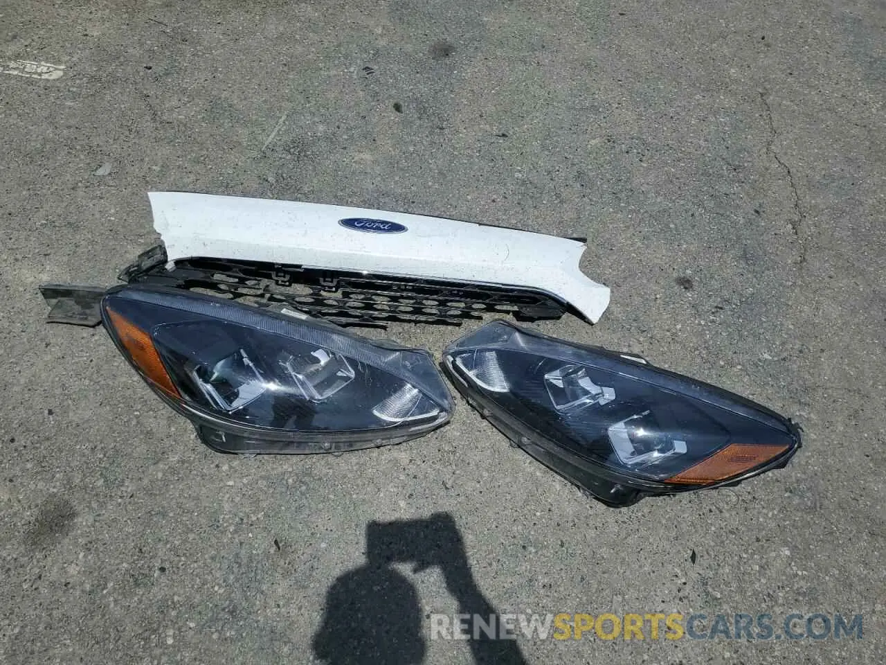 13 Photograph of a damaged car 1FMCU0G65NUB08458 FORD ESCAPE 2022