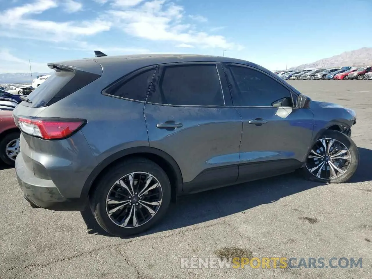 3 Photograph of a damaged car 1FMCU0G65NUB62066 FORD ESCAPE 2022
