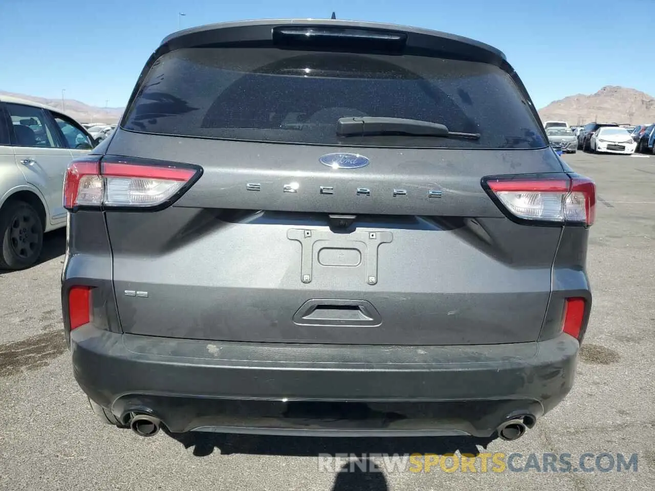 6 Photograph of a damaged car 1FMCU0G65NUB62066 FORD ESCAPE 2022