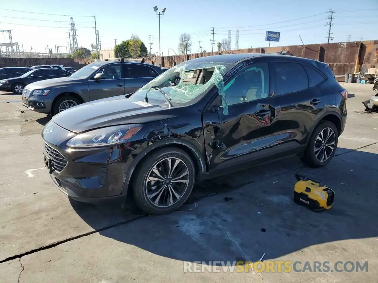 1 Photograph of a damaged car 1FMCU0G65NUB83158 FORD ESCAPE 2022