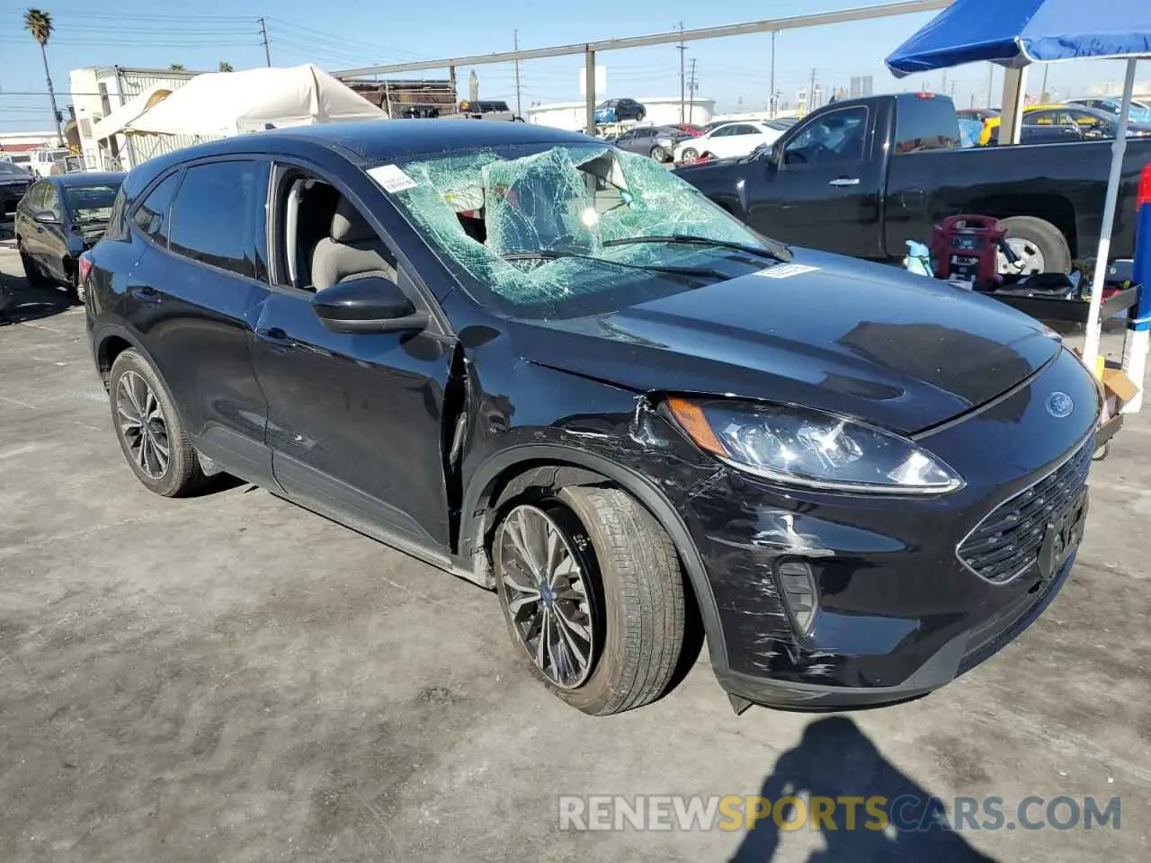 4 Photograph of a damaged car 1FMCU0G65NUB83158 FORD ESCAPE 2022