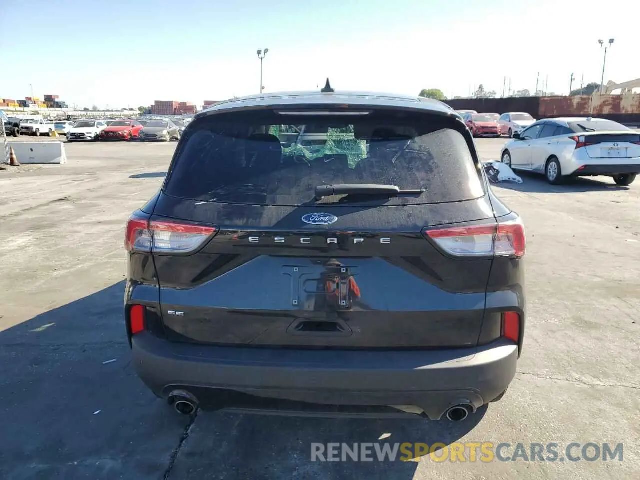 6 Photograph of a damaged car 1FMCU0G65NUB83158 FORD ESCAPE 2022