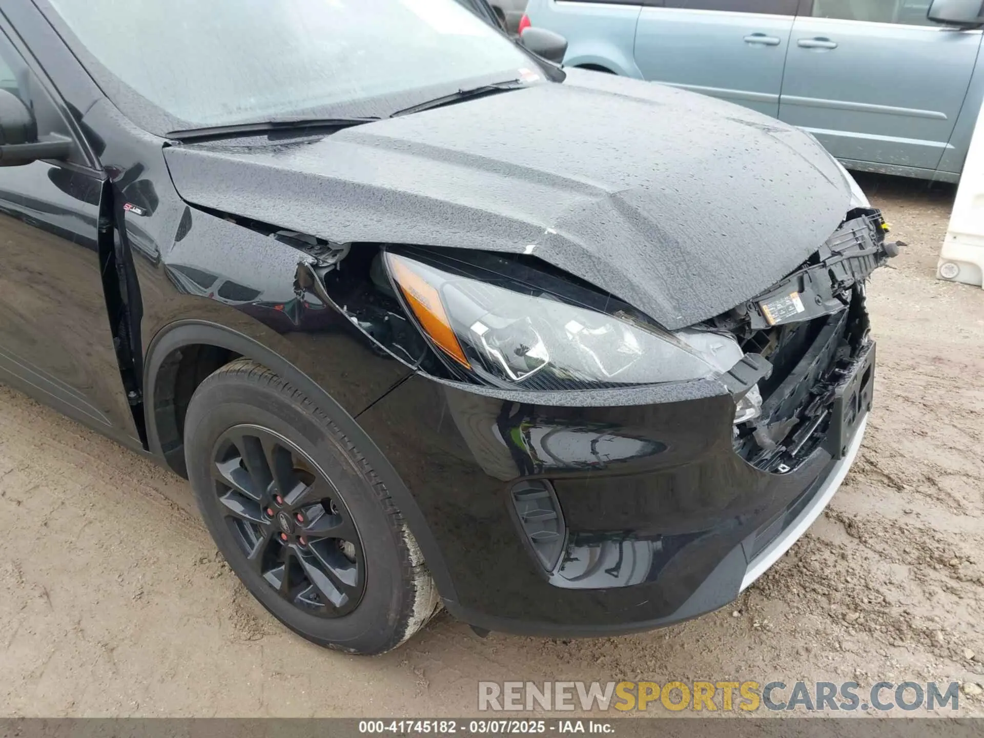 17 Photograph of a damaged car 1FMCU0G65NUB87128 FORD ESCAPE 2022