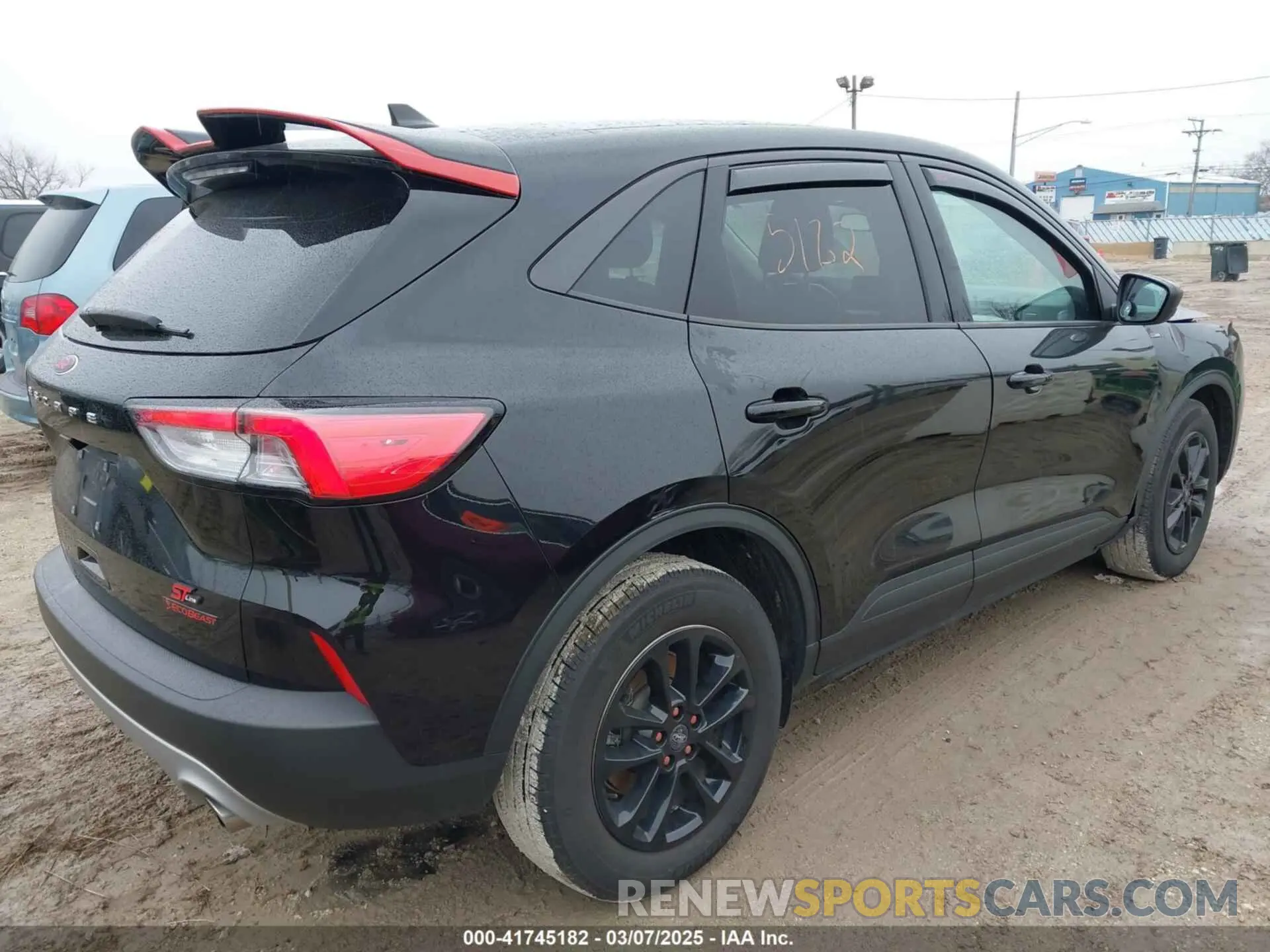 4 Photograph of a damaged car 1FMCU0G65NUB87128 FORD ESCAPE 2022