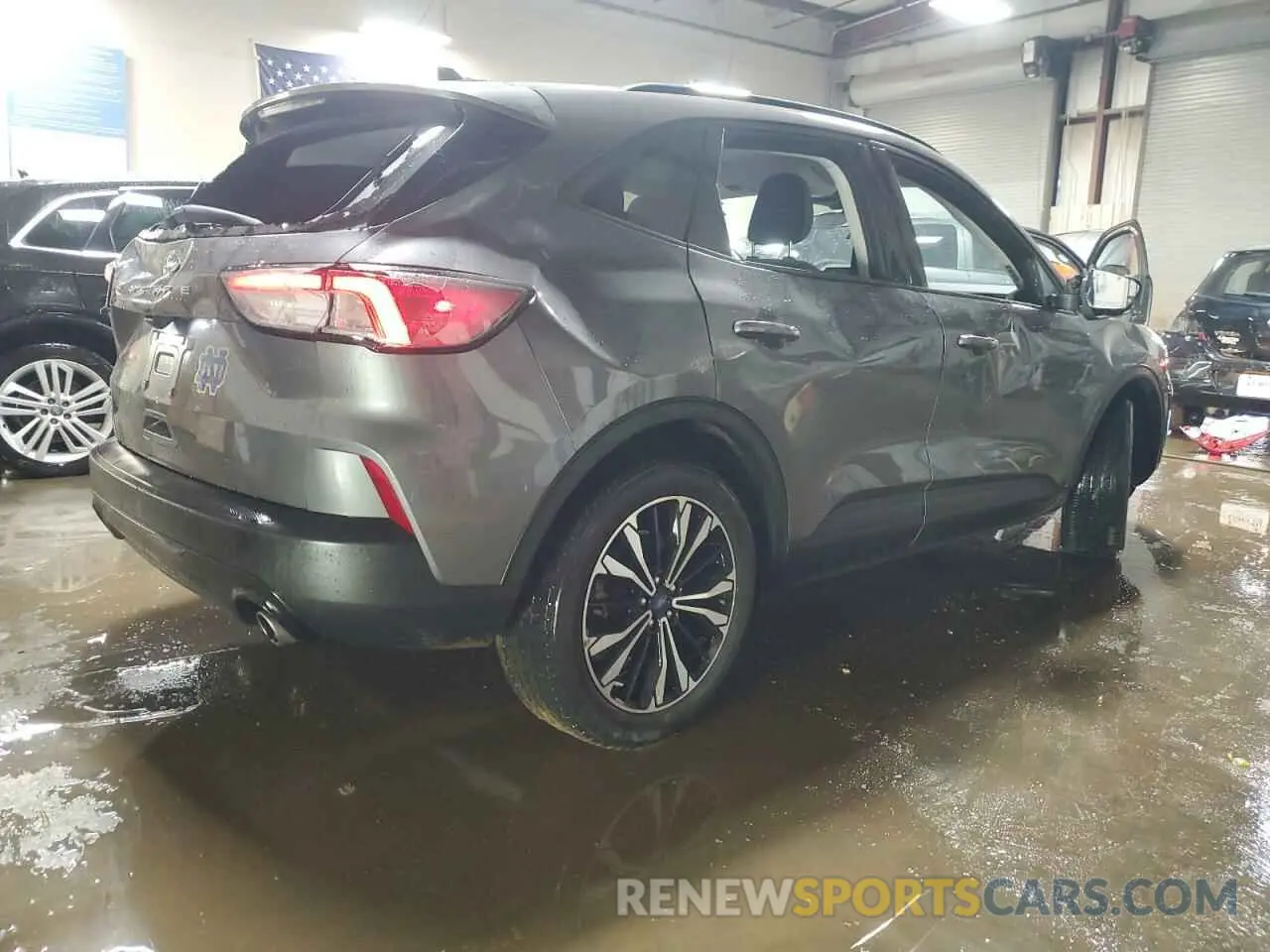 3 Photograph of a damaged car 1FMCU0G66NUA43023 FORD ESCAPE 2022