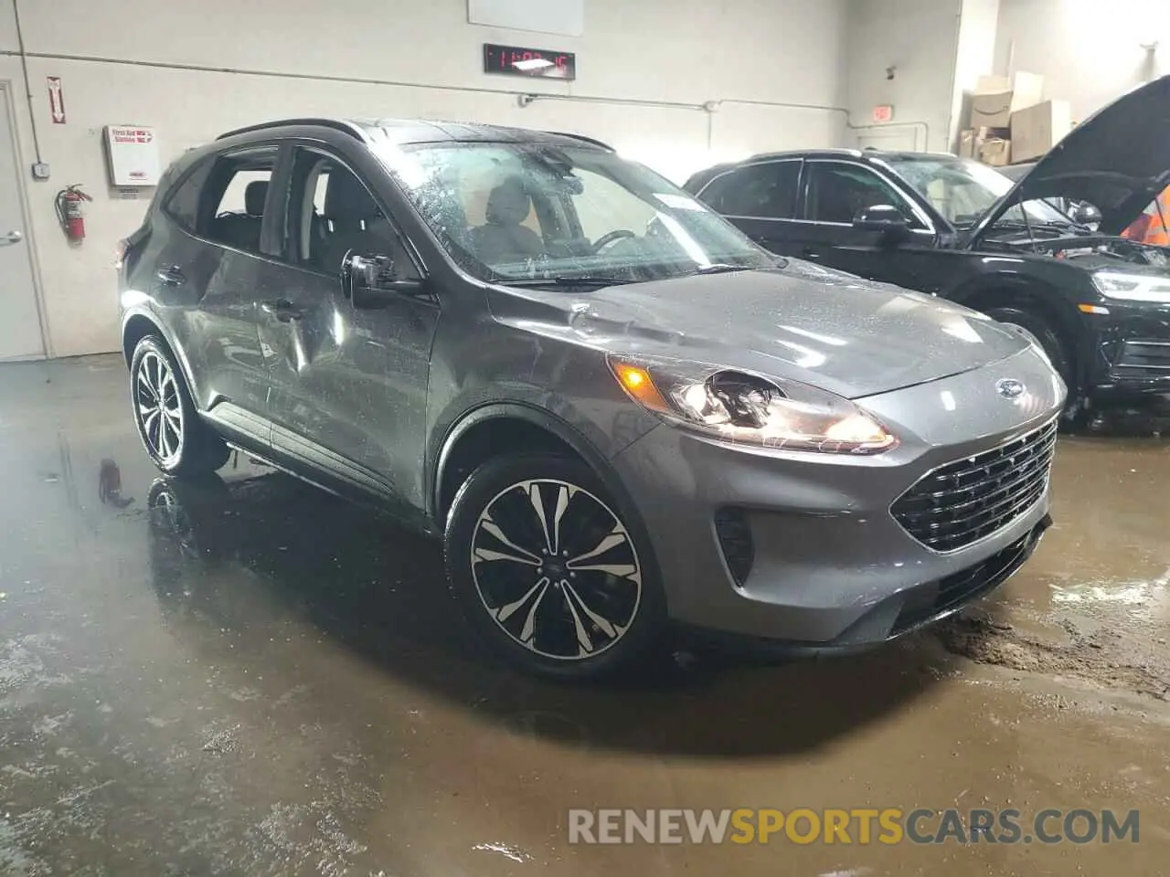 4 Photograph of a damaged car 1FMCU0G66NUA43023 FORD ESCAPE 2022