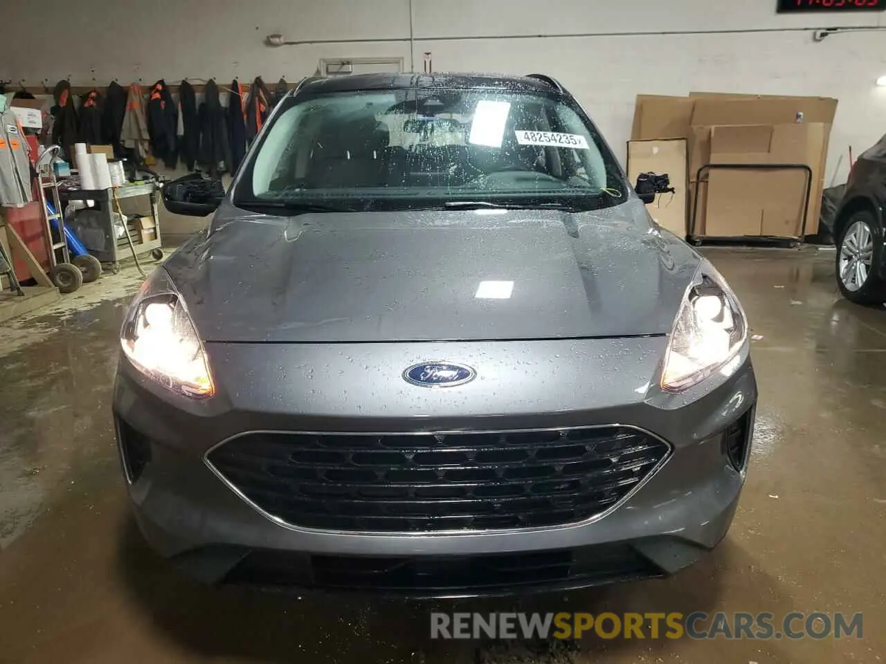 5 Photograph of a damaged car 1FMCU0G66NUA43023 FORD ESCAPE 2022