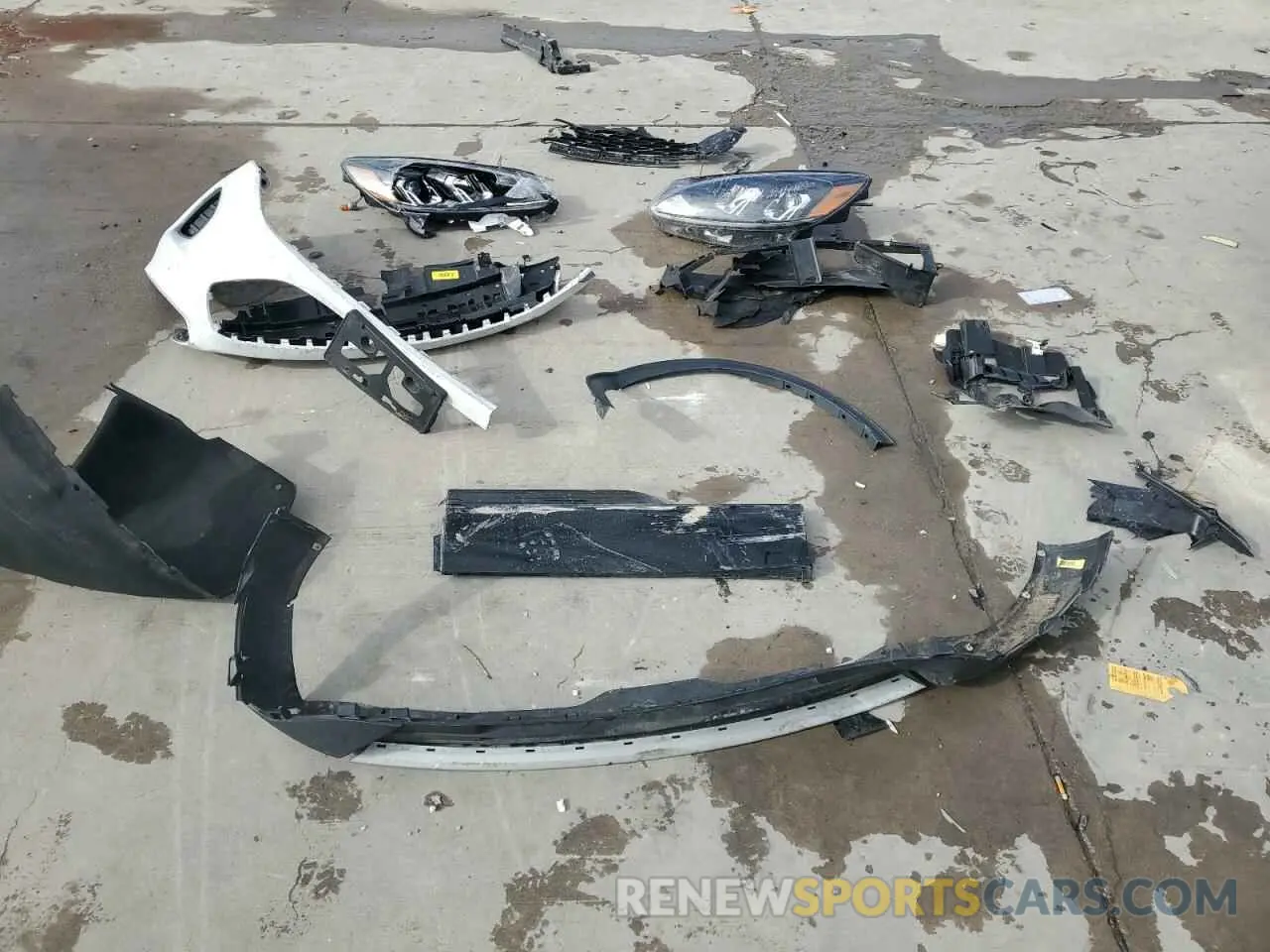 13 Photograph of a damaged car 1FMCU0G66NUA61506 FORD ESCAPE 2022