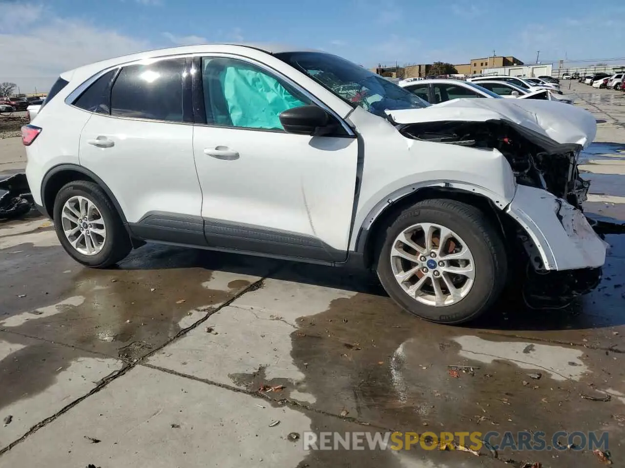 4 Photograph of a damaged car 1FMCU0G66NUA61506 FORD ESCAPE 2022