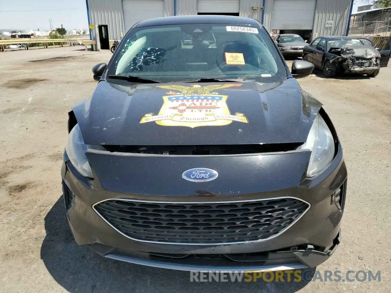 5 Photograph of a damaged car 1FMCU0G66NUA70125 FORD ESCAPE 2022