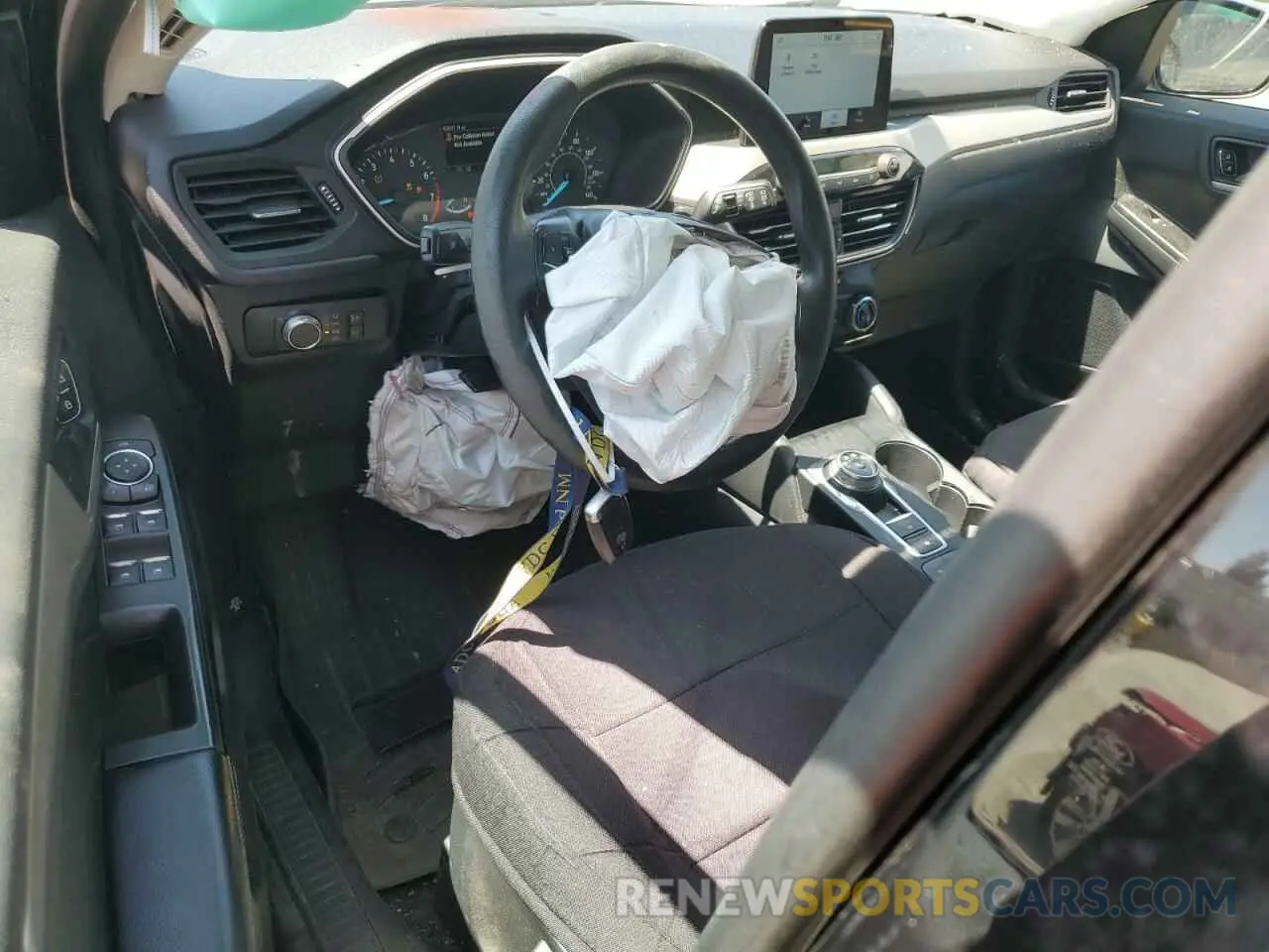 8 Photograph of a damaged car 1FMCU0G66NUA70125 FORD ESCAPE 2022