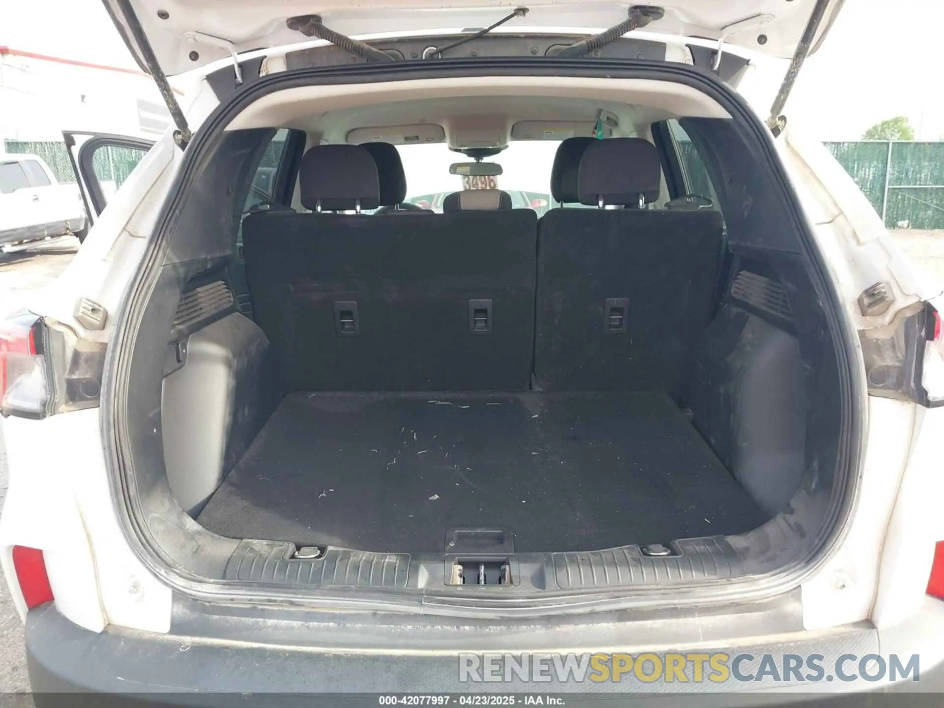 16 Photograph of a damaged car 1FMCU0G66NUB01020 FORD ESCAPE 2022