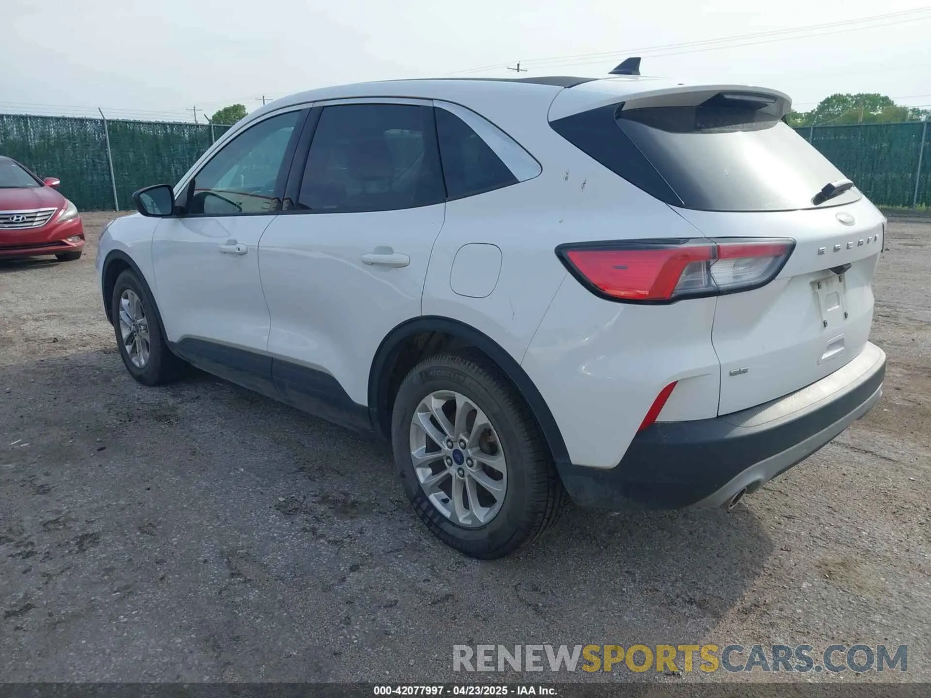 3 Photograph of a damaged car 1FMCU0G66NUB01020 FORD ESCAPE 2022