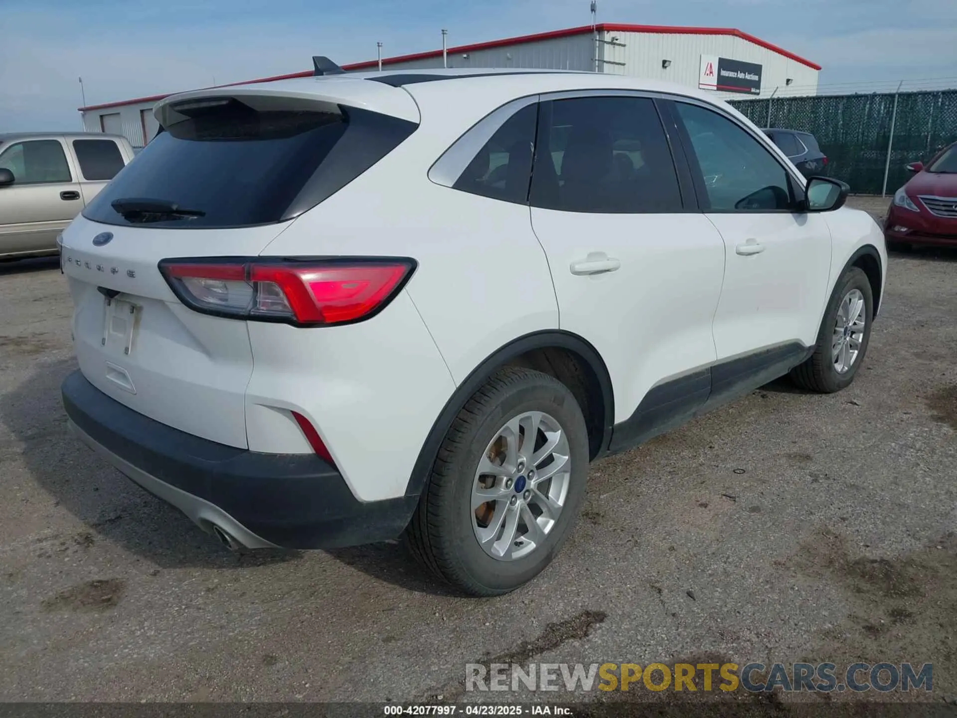 4 Photograph of a damaged car 1FMCU0G66NUB01020 FORD ESCAPE 2022