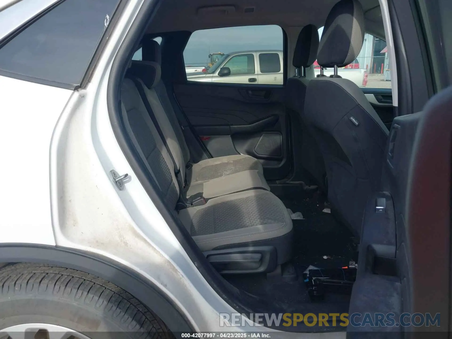 8 Photograph of a damaged car 1FMCU0G66NUB01020 FORD ESCAPE 2022