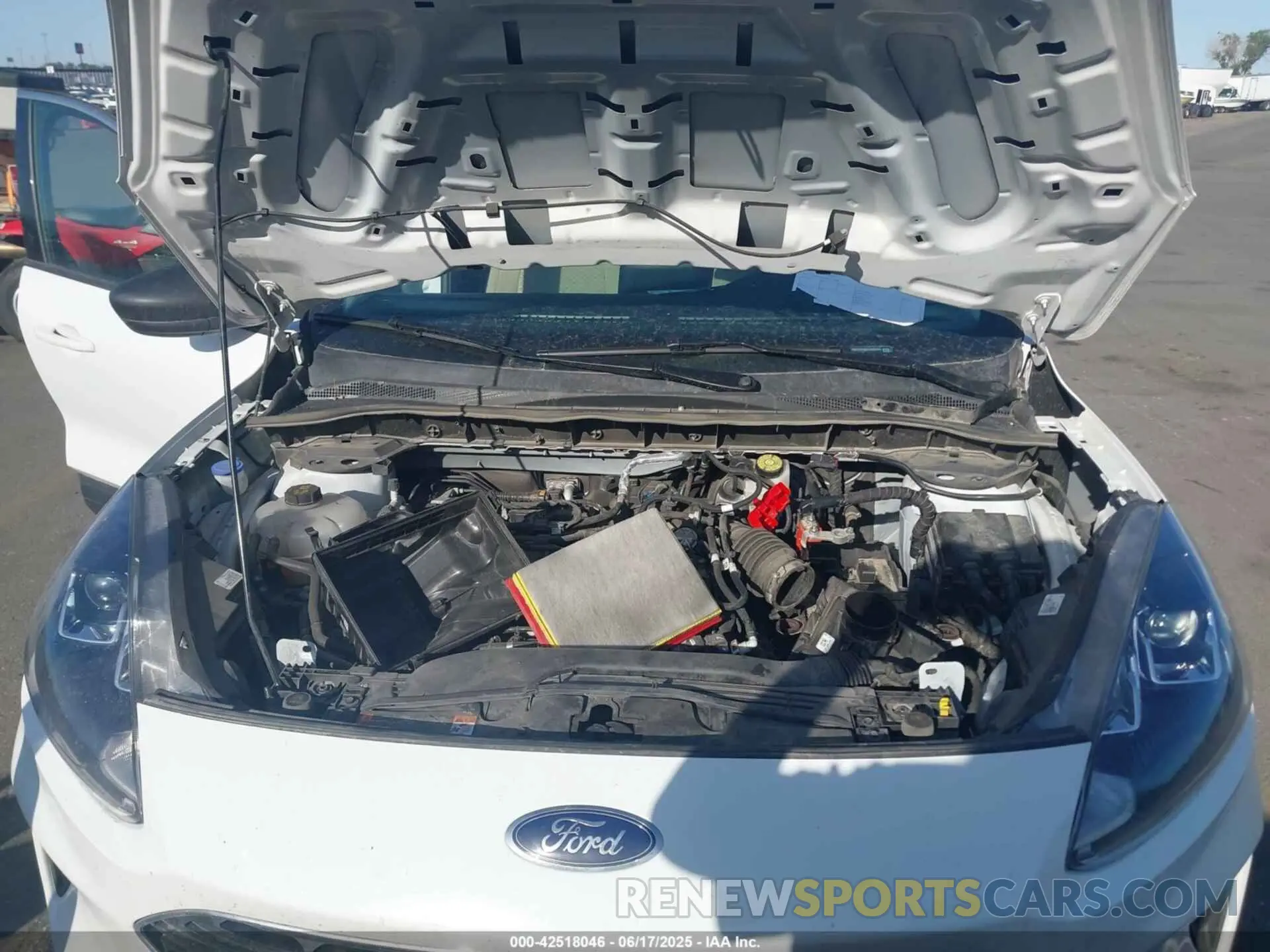 10 Photograph of a damaged car 1FMCU0G66NUB30484 FORD ESCAPE 2022