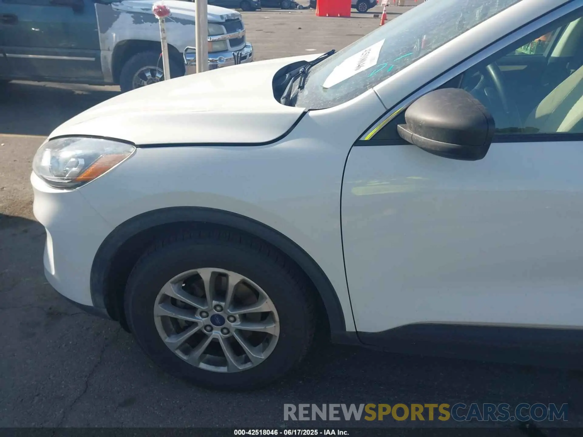 6 Photograph of a damaged car 1FMCU0G66NUB30484 FORD ESCAPE 2022