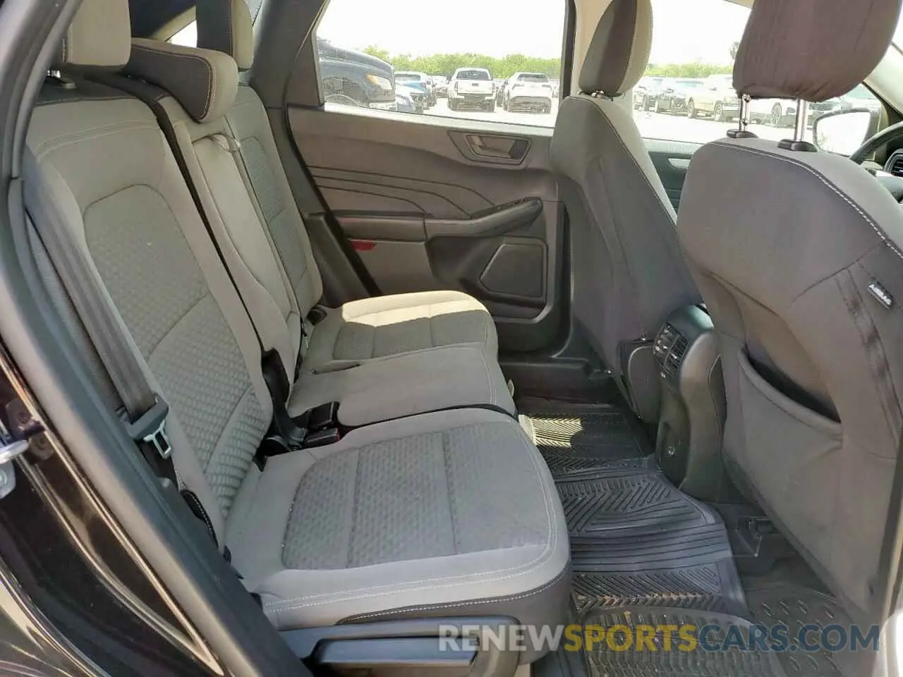 11 Photograph of a damaged car 1FMCU0G66NUB39377 FORD ESCAPE 2022