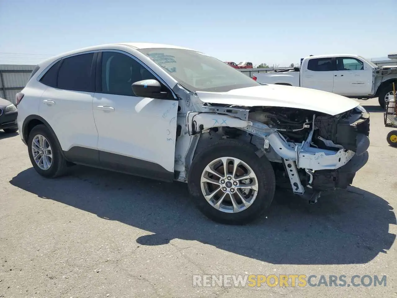4 Photograph of a damaged car 1FMCU0G66NUB54784 FORD ESCAPE 2022