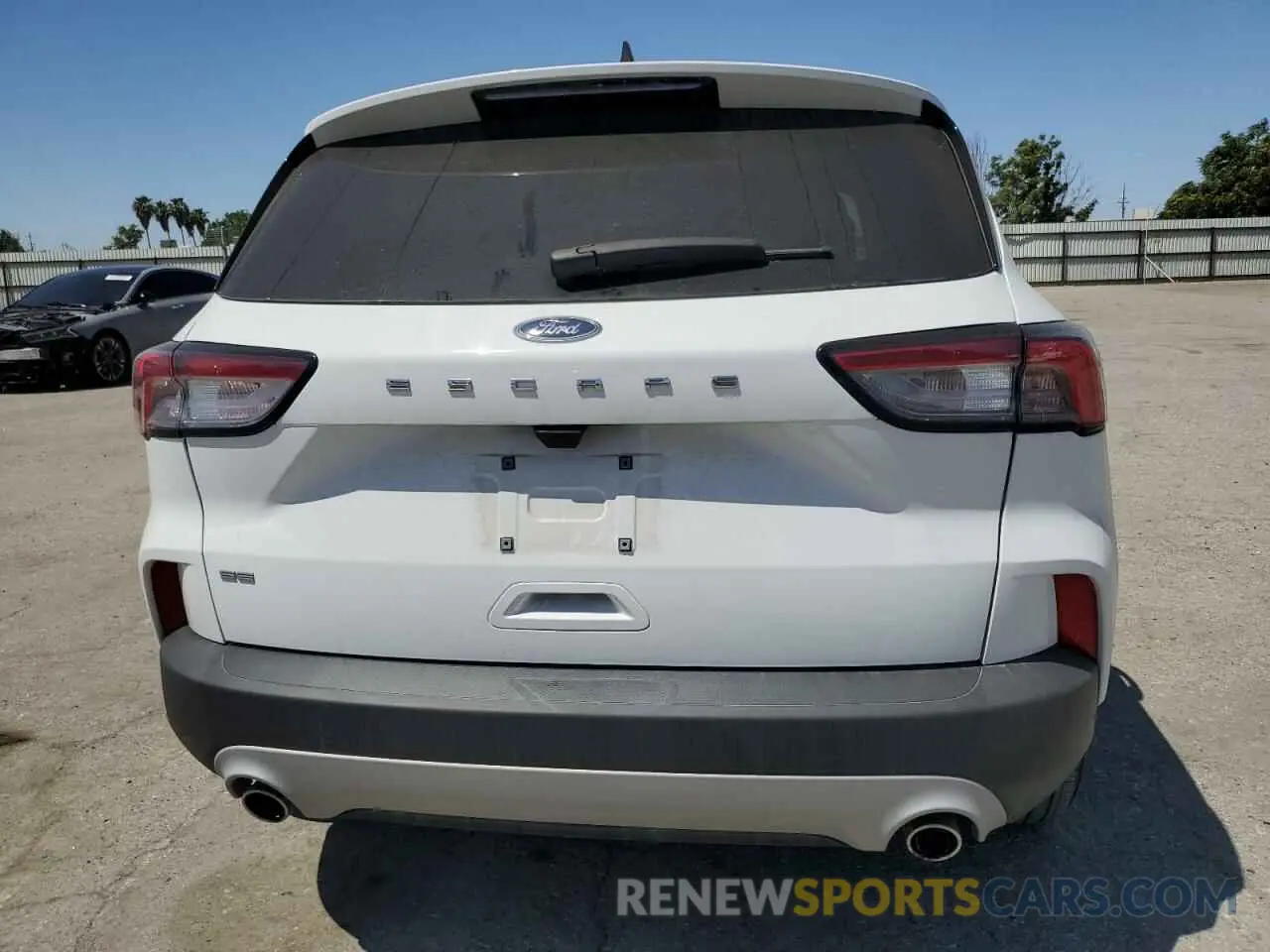 6 Photograph of a damaged car 1FMCU0G66NUB54784 FORD ESCAPE 2022