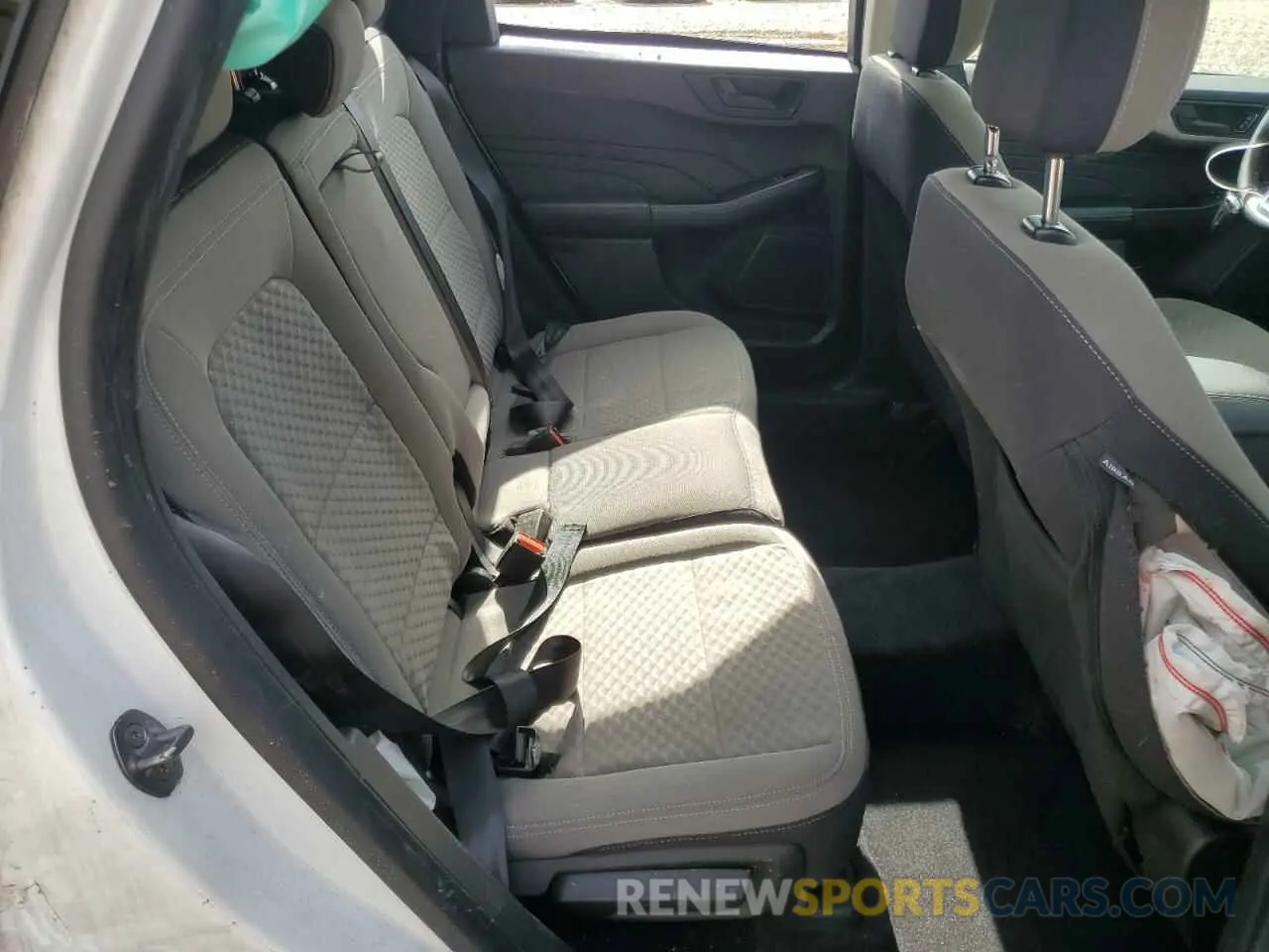 11 Photograph of a damaged car 1FMCU0G66NUB62397 FORD ESCAPE 2022
