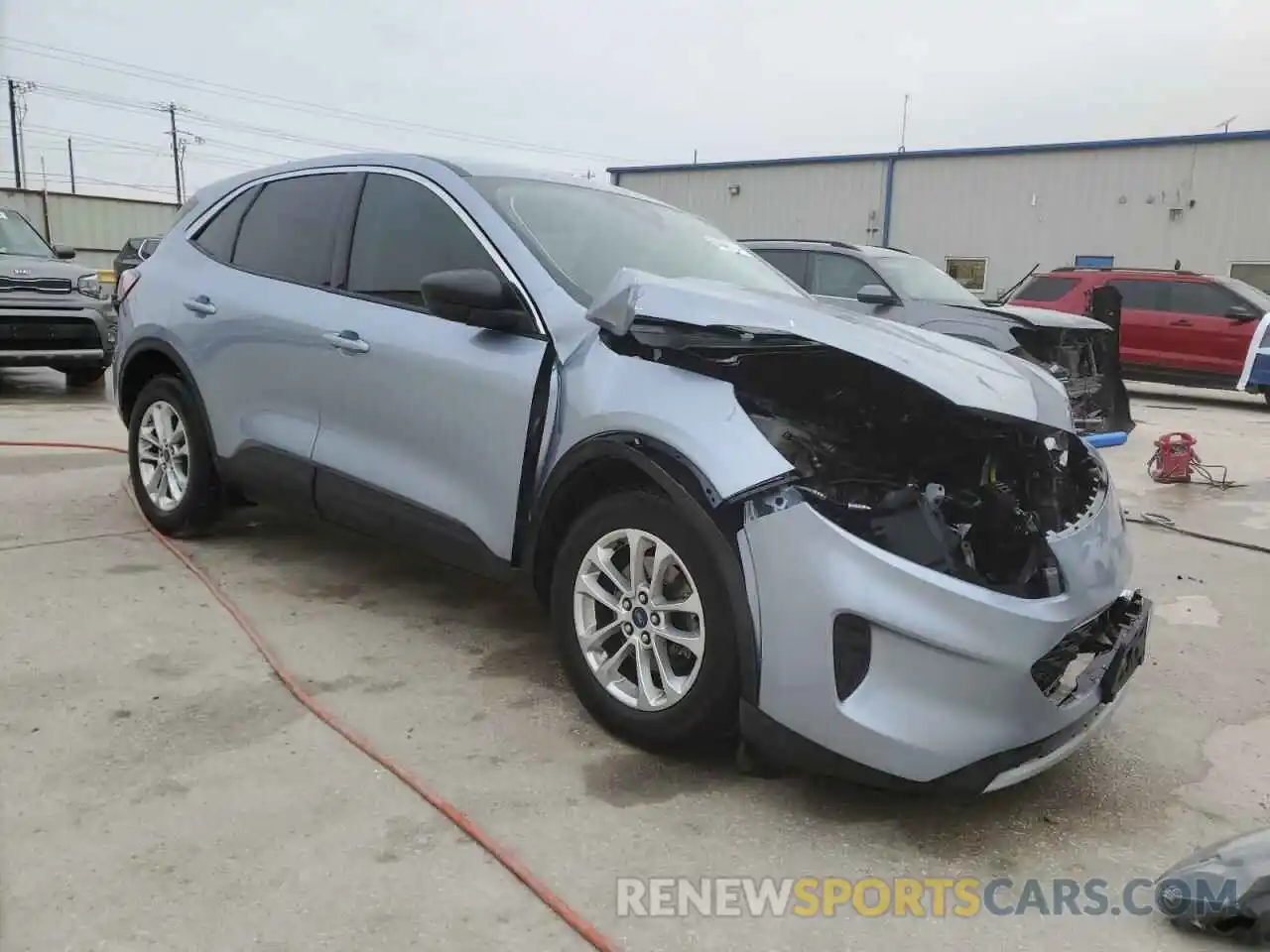 4 Photograph of a damaged car 1FMCU0G66NUB63615 FORD ESCAPE 2022