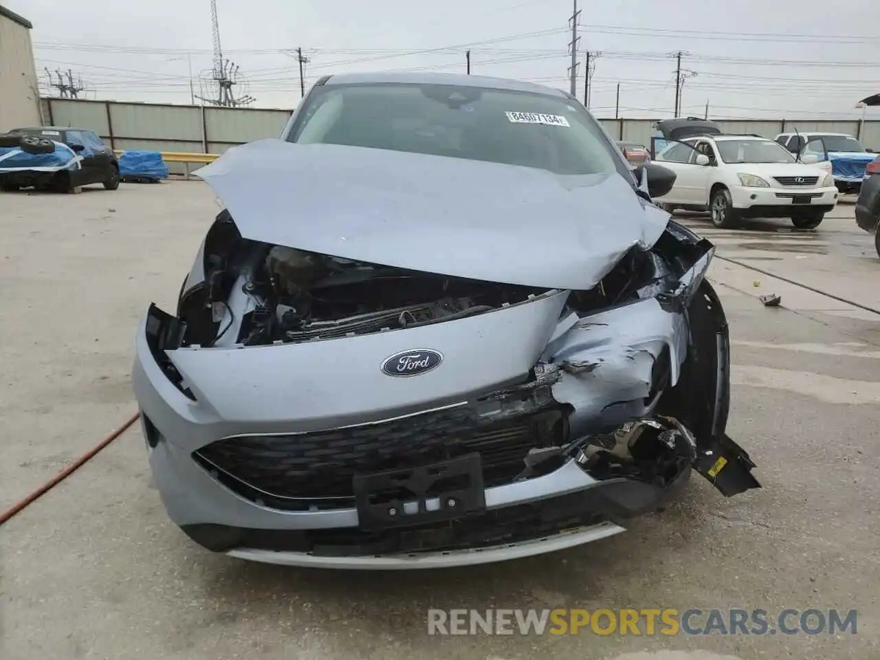 5 Photograph of a damaged car 1FMCU0G66NUB63615 FORD ESCAPE 2022