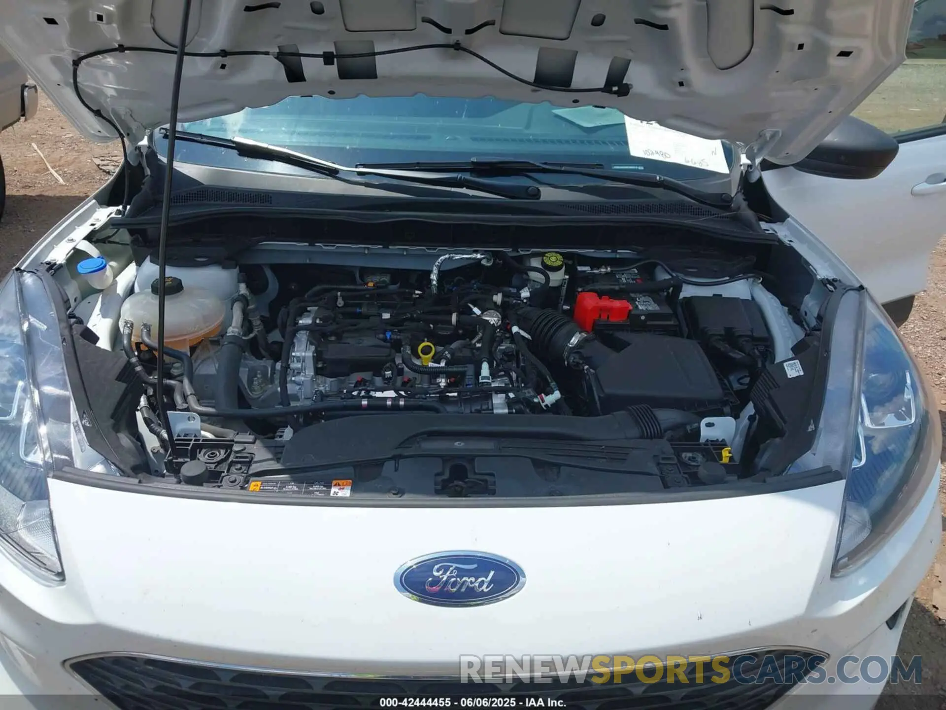 10 Photograph of a damaged car 1FMCU0G66NUB82519 FORD ESCAPE 2022