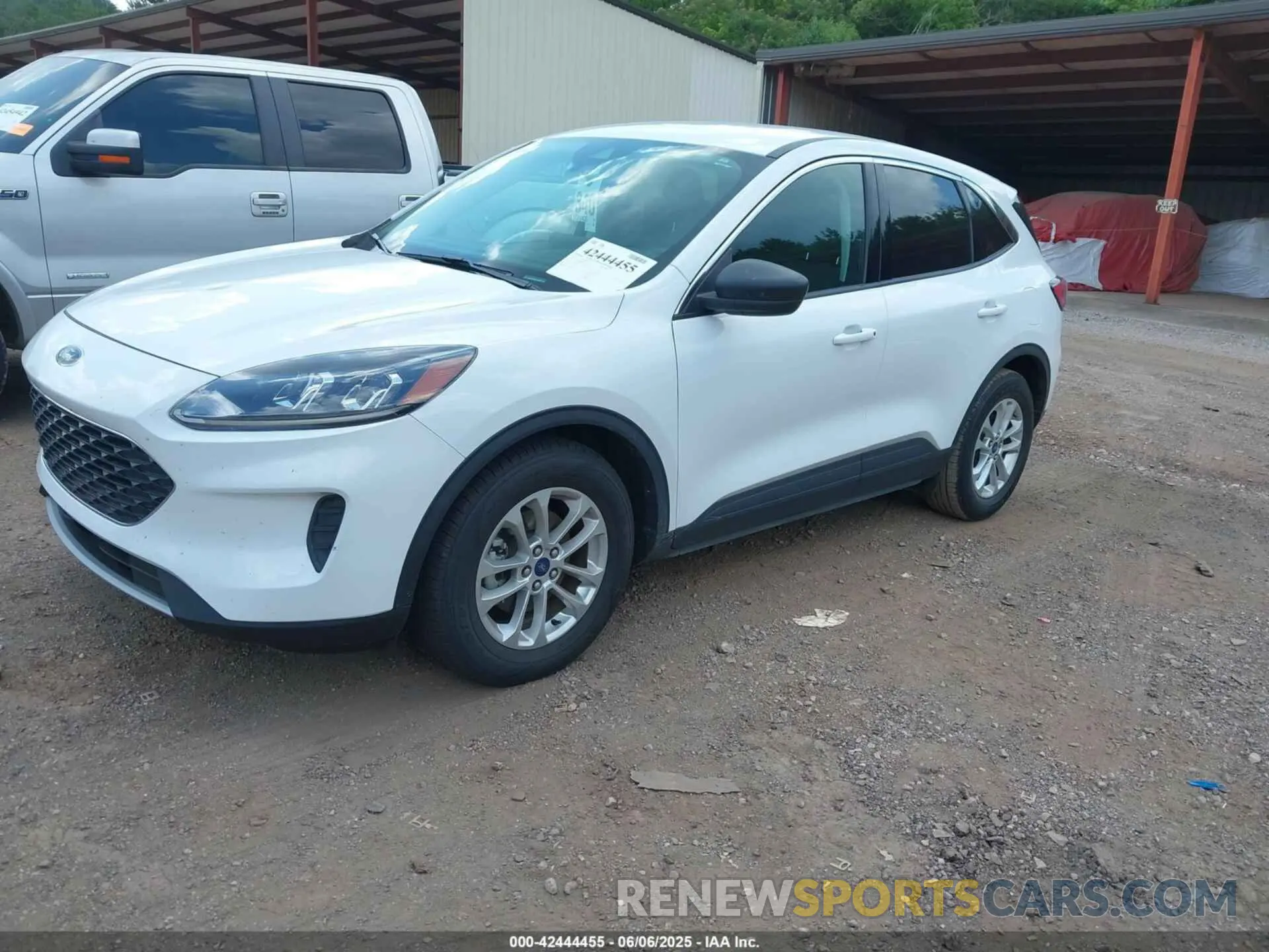 2 Photograph of a damaged car 1FMCU0G66NUB82519 FORD ESCAPE 2022