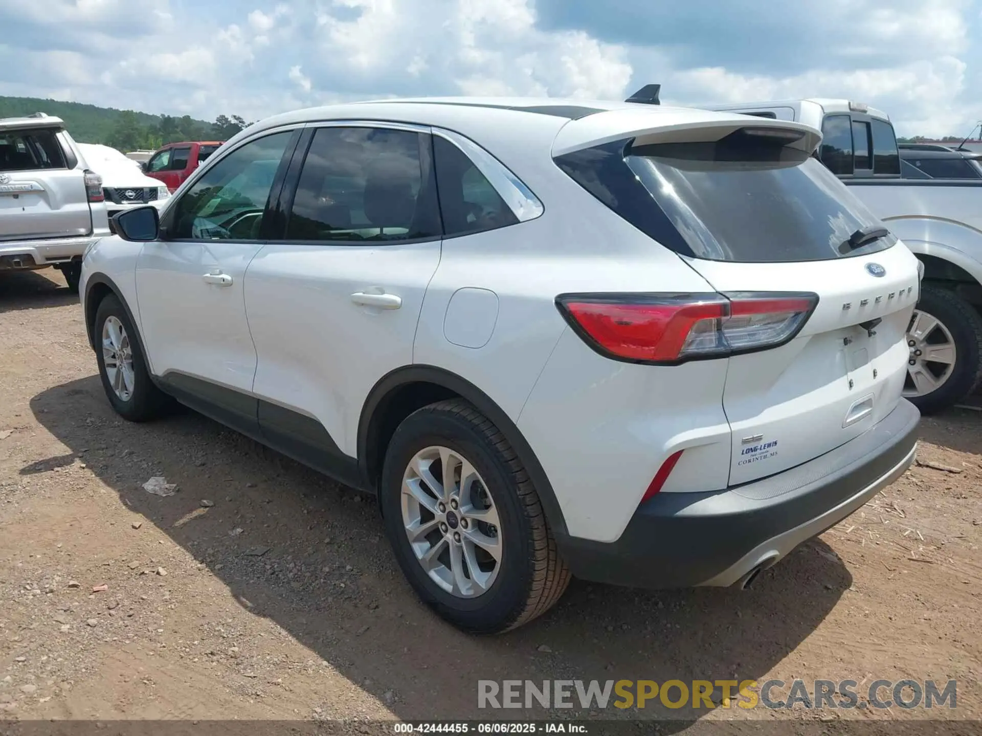 3 Photograph of a damaged car 1FMCU0G66NUB82519 FORD ESCAPE 2022