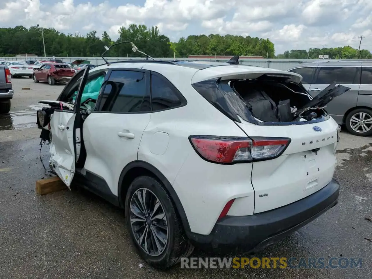 2 Photograph of a damaged car 1FMCU0G66NUB83637 FORD ESCAPE 2022