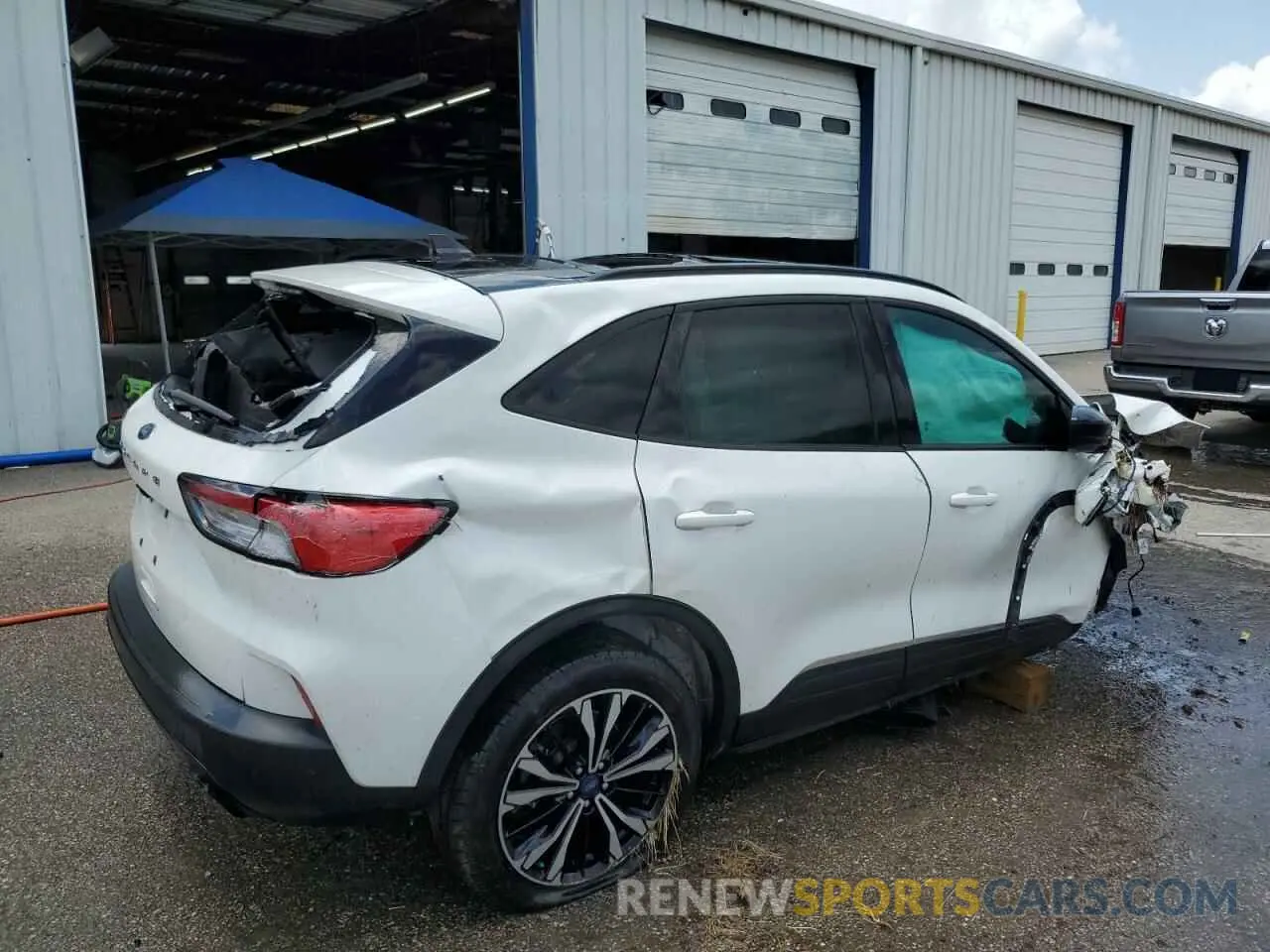 3 Photograph of a damaged car 1FMCU0G66NUB83637 FORD ESCAPE 2022