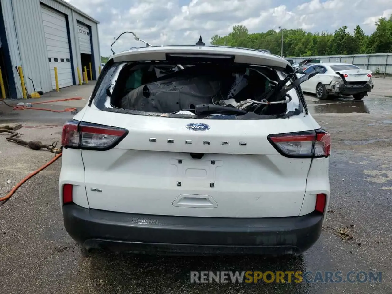 6 Photograph of a damaged car 1FMCU0G66NUB83637 FORD ESCAPE 2022
