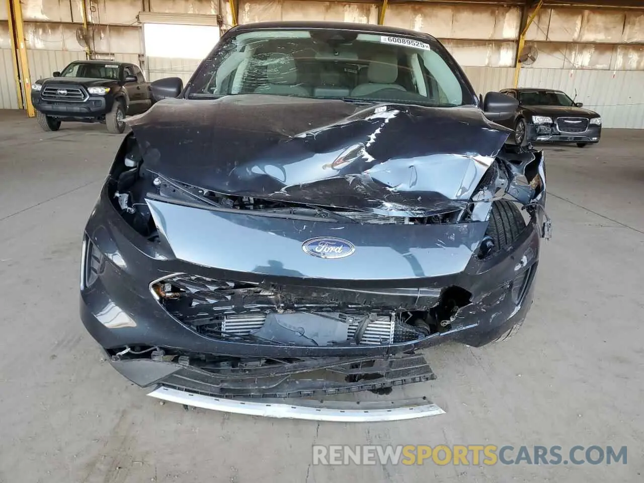 5 Photograph of a damaged car 1FMCU0G67NUB14813 FORD ESCAPE 2022