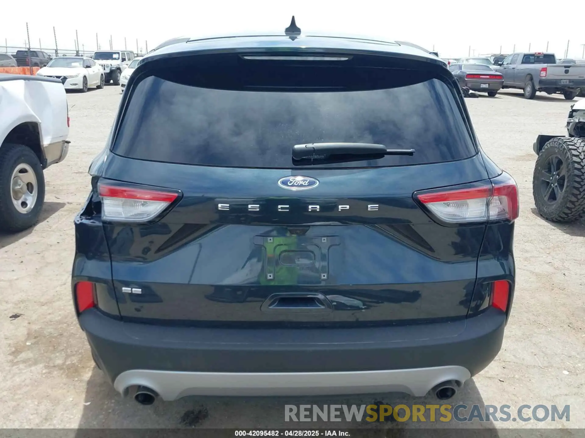 17 Photograph of a damaged car 1FMCU0G67NUB83713 FORD ESCAPE 2022