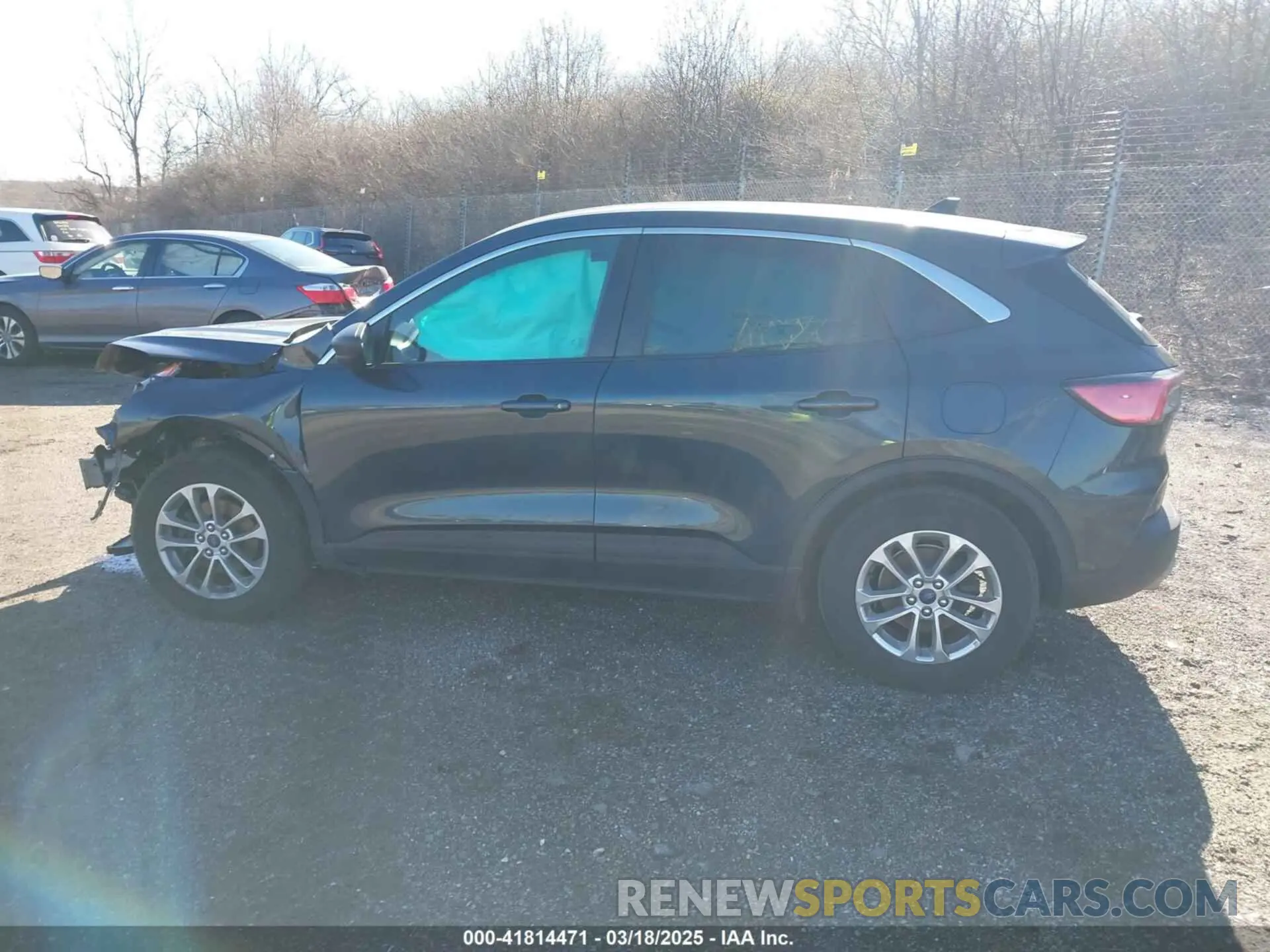 14 Photograph of a damaged car 1FMCU0G67NUB85283 FORD ESCAPE 2022