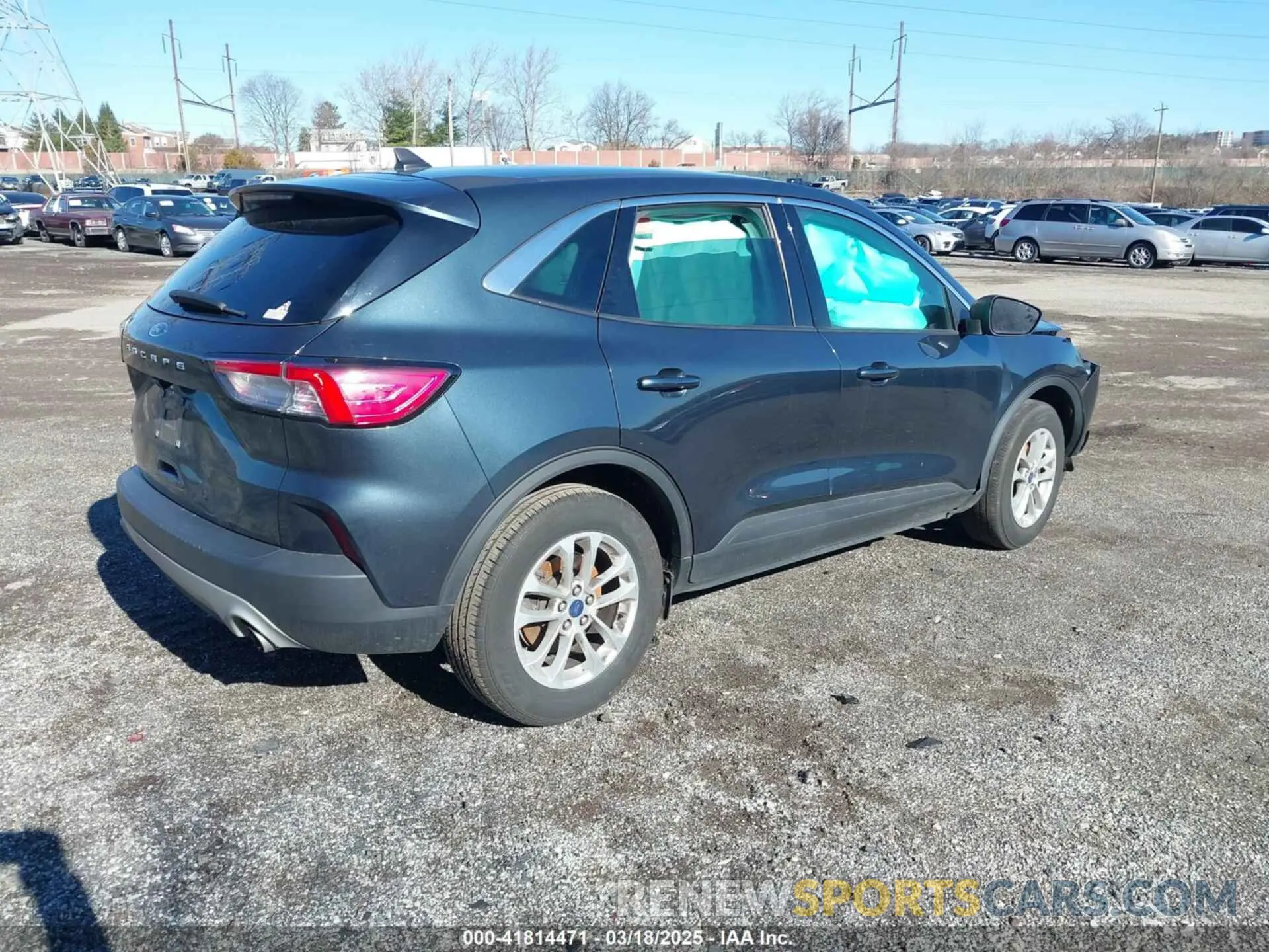 4 Photograph of a damaged car 1FMCU0G67NUB85283 FORD ESCAPE 2022