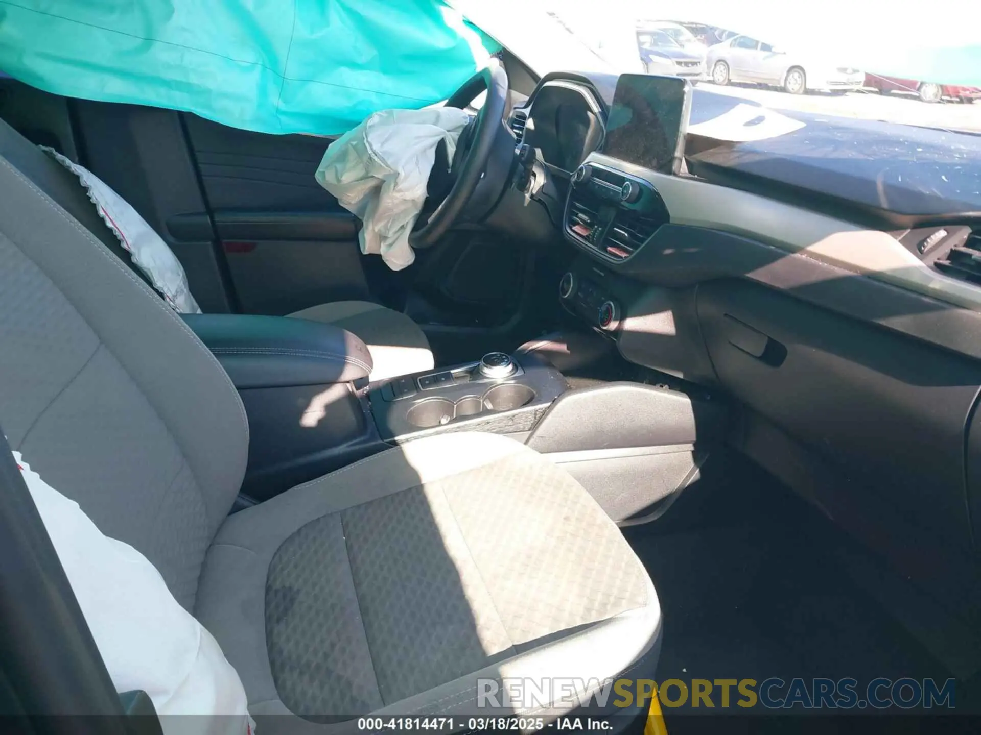 5 Photograph of a damaged car 1FMCU0G67NUB85283 FORD ESCAPE 2022