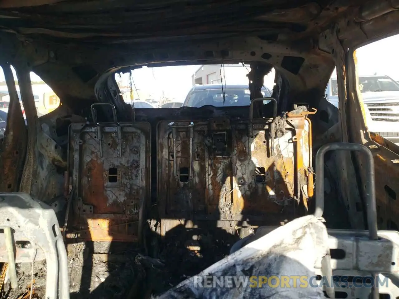10 Photograph of a damaged car 1FMCU0G67NUB94002 FORD ESCAPE 2022