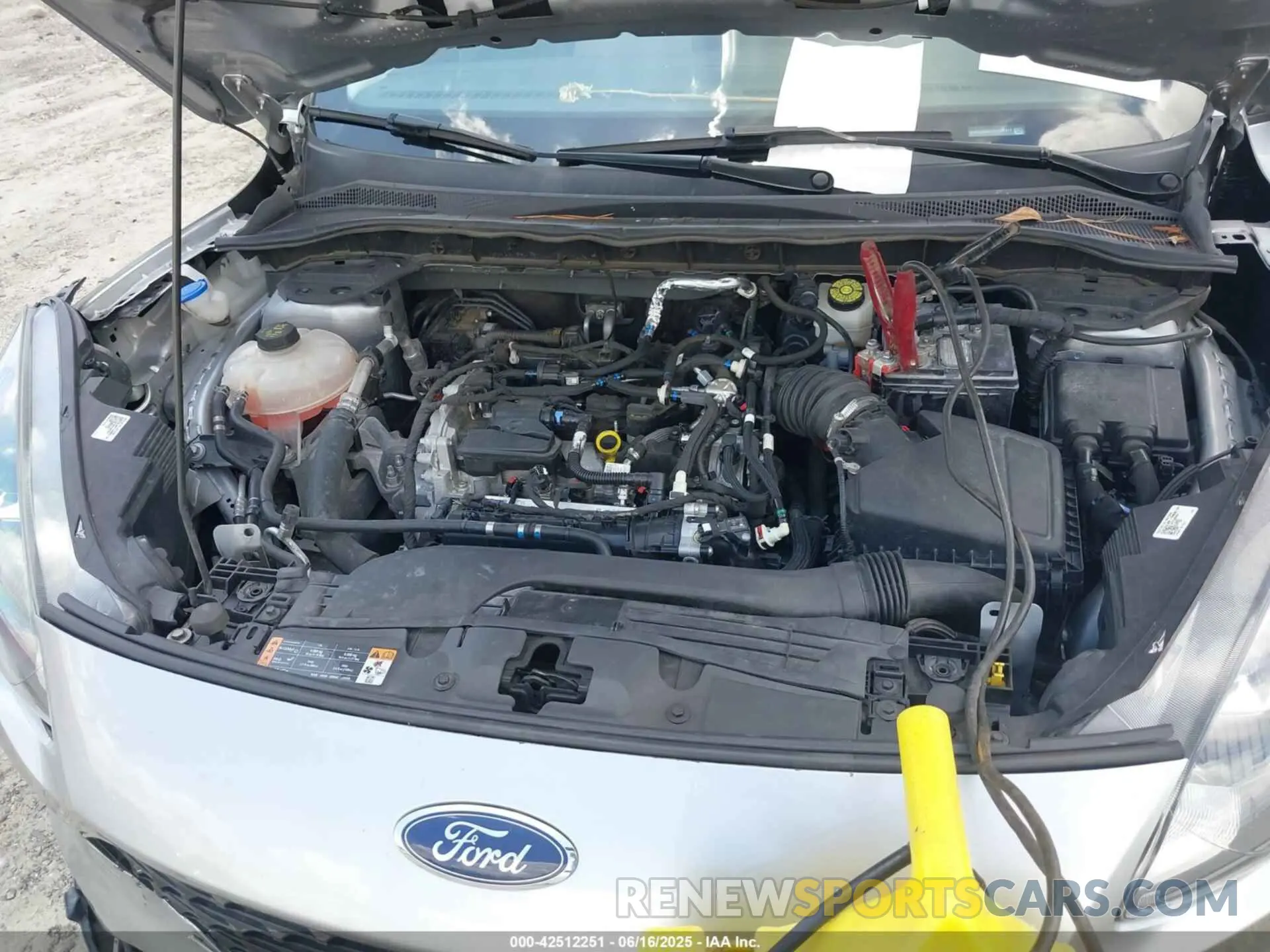 10 Photograph of a damaged car 1FMCU0G67NUC02311 FORD ESCAPE 2022