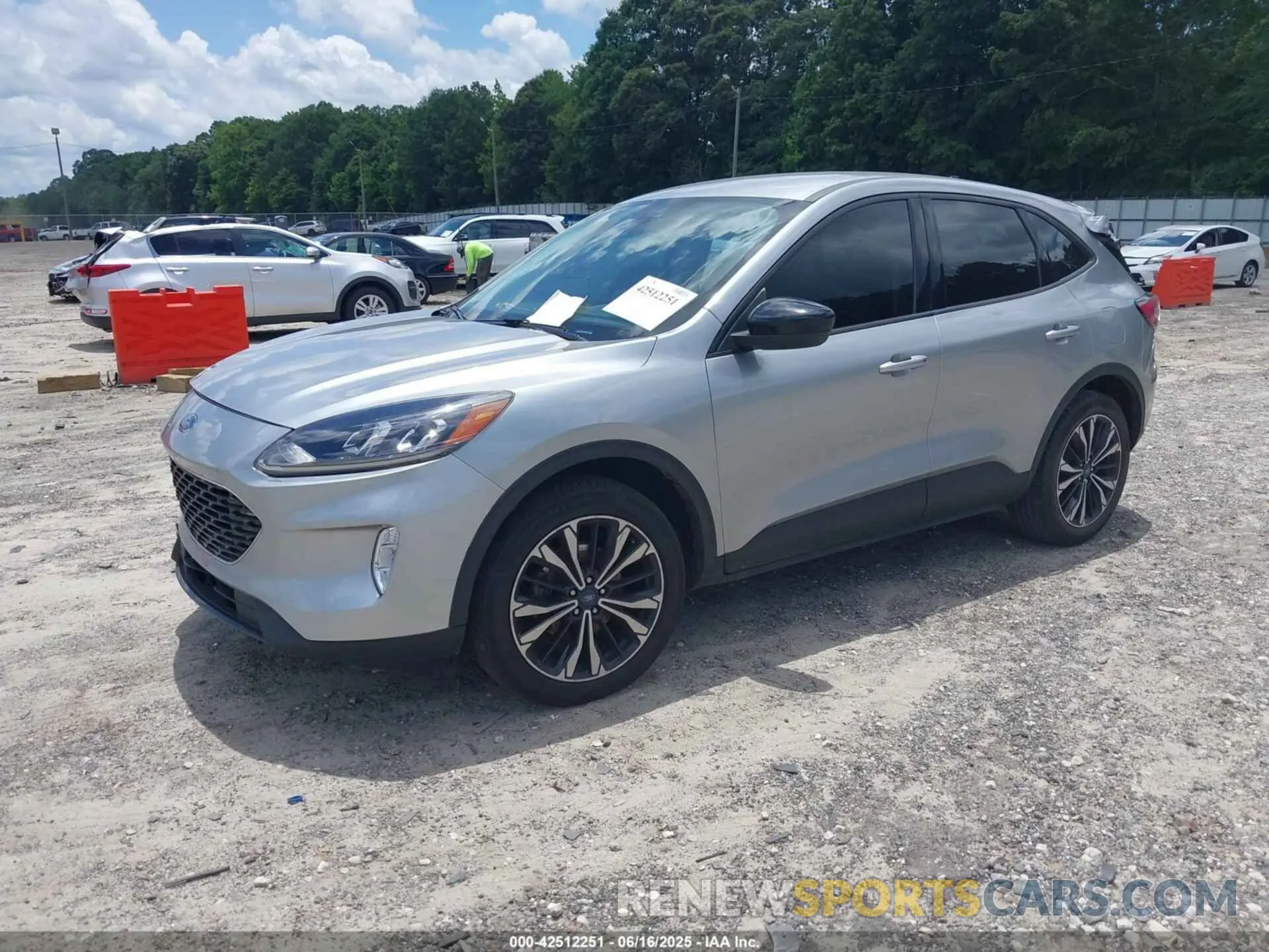 2 Photograph of a damaged car 1FMCU0G67NUC02311 FORD ESCAPE 2022
