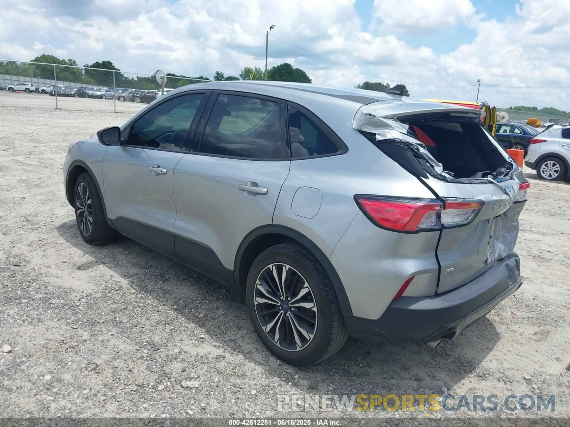3 Photograph of a damaged car 1FMCU0G67NUC02311 FORD ESCAPE 2022
