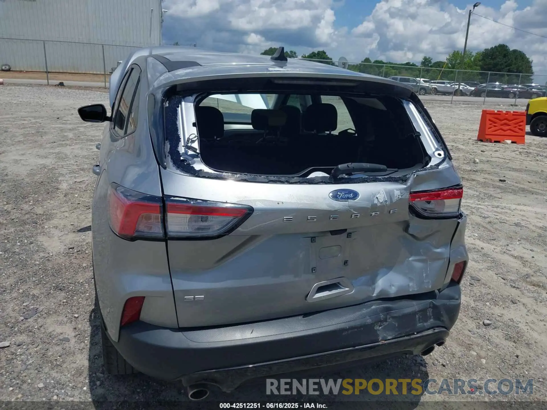6 Photograph of a damaged car 1FMCU0G67NUC02311 FORD ESCAPE 2022
