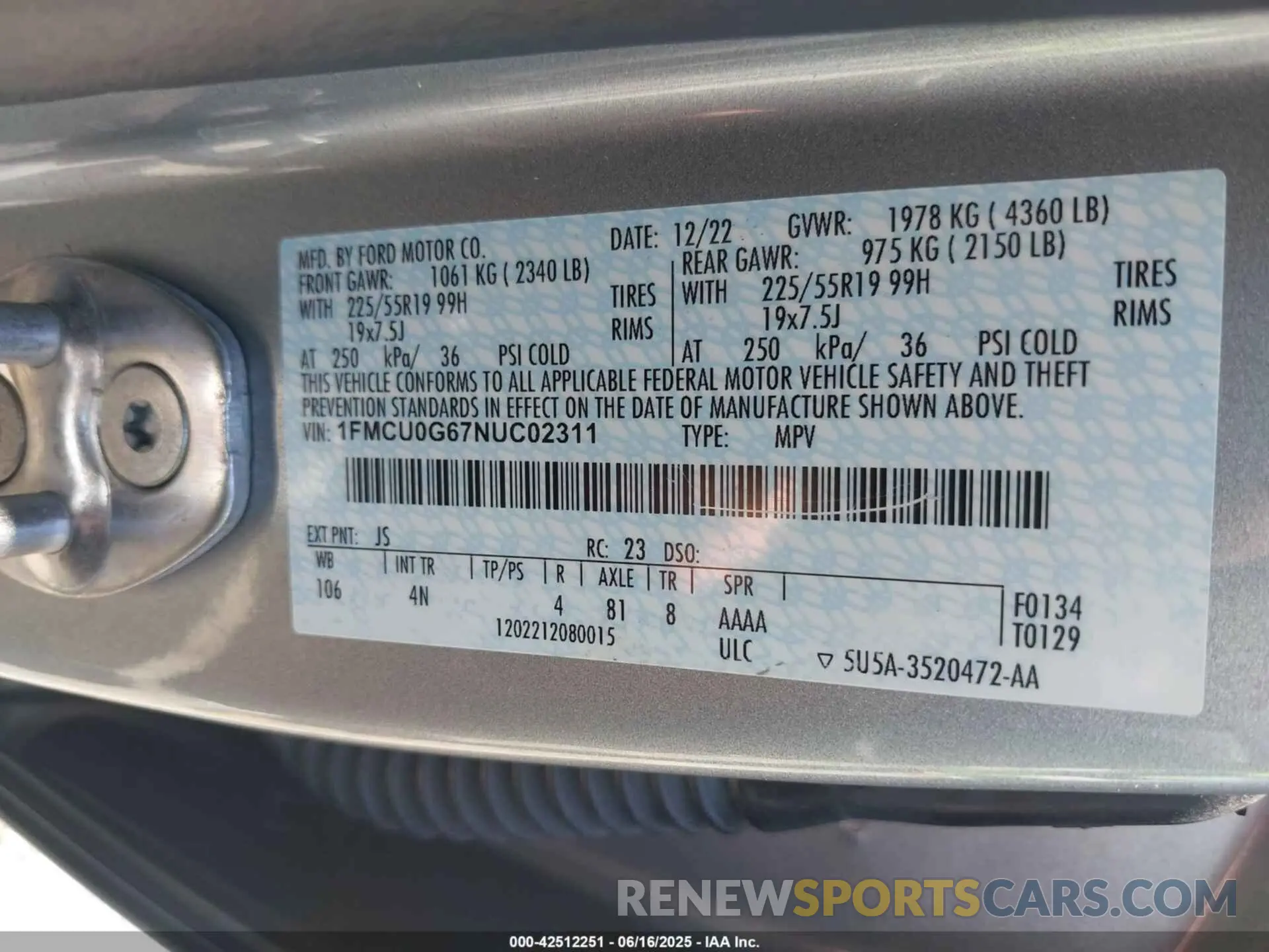 9 Photograph of a damaged car 1FMCU0G67NUC02311 FORD ESCAPE 2022
