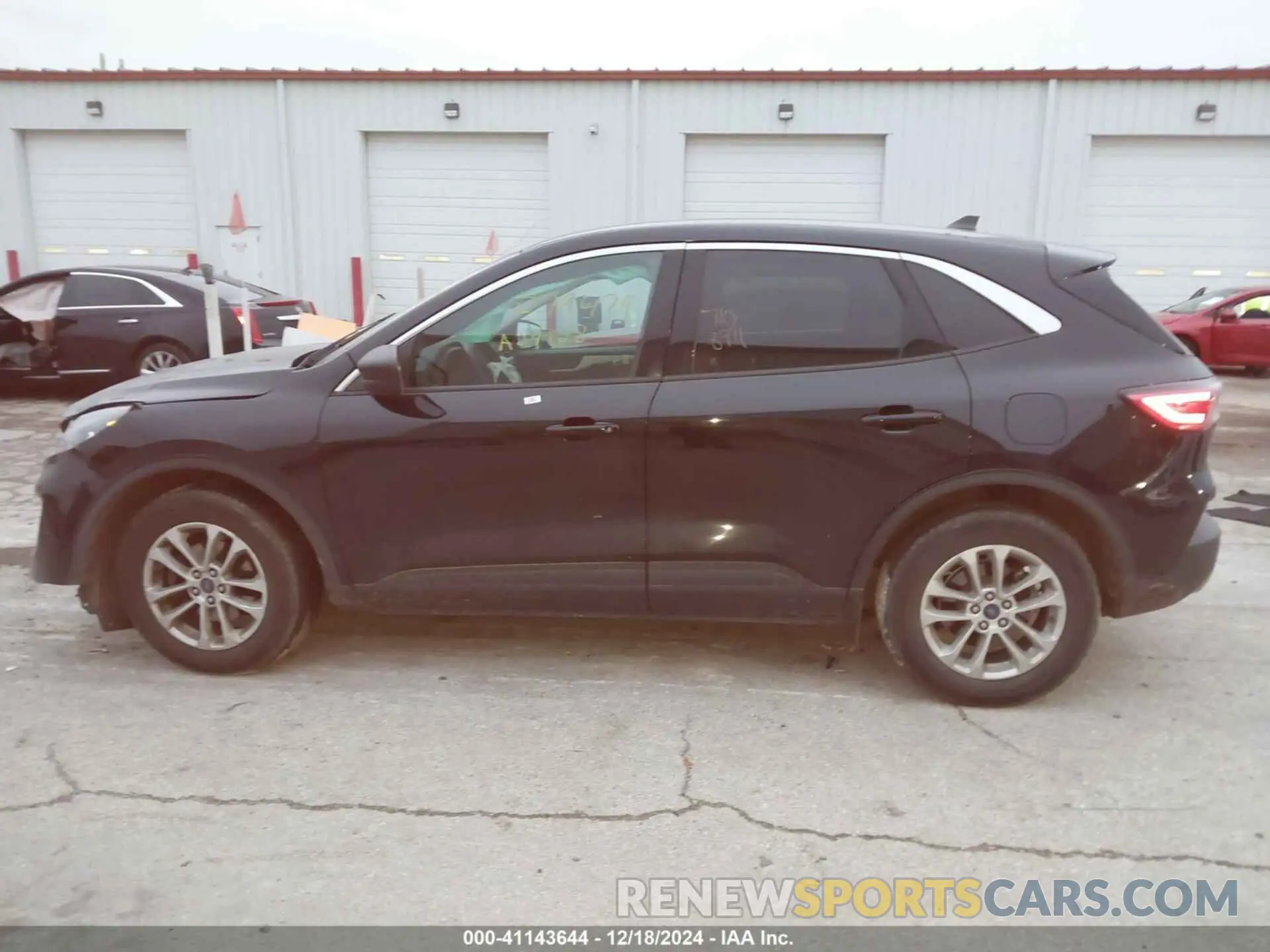 14 Photograph of a damaged car 1FMCU0G68NUA24828 FORD ESCAPE 2022